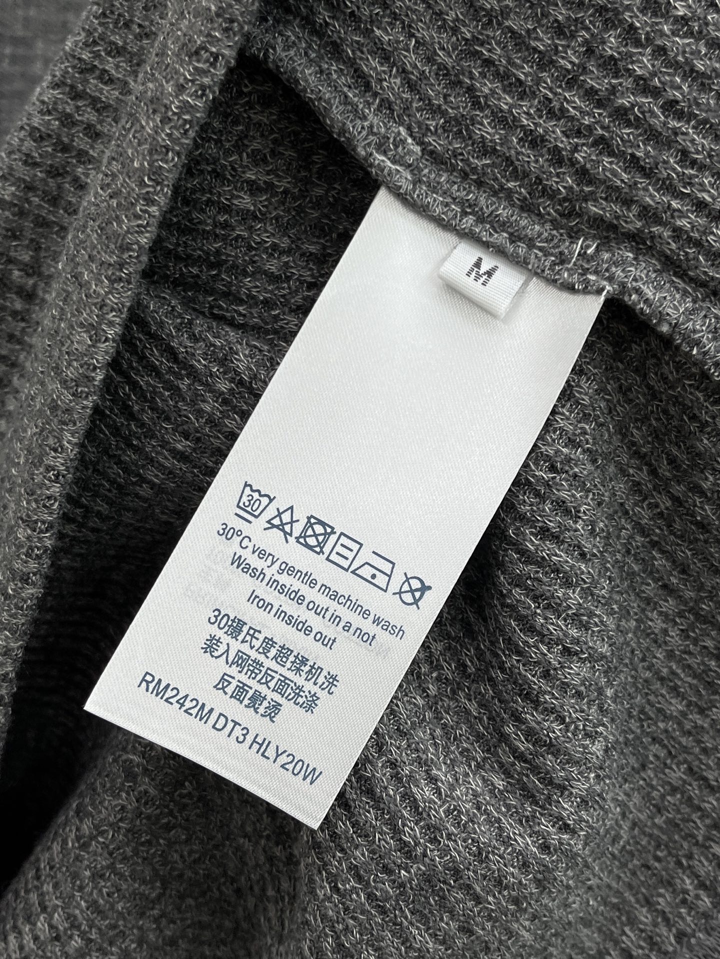 驴家🔥🔥秋季新款长袖，采用带有细腻的纹理质感，宽松直筒版型，舒适不挑身材既能单穿亦能内搭，后背简洁无拼接