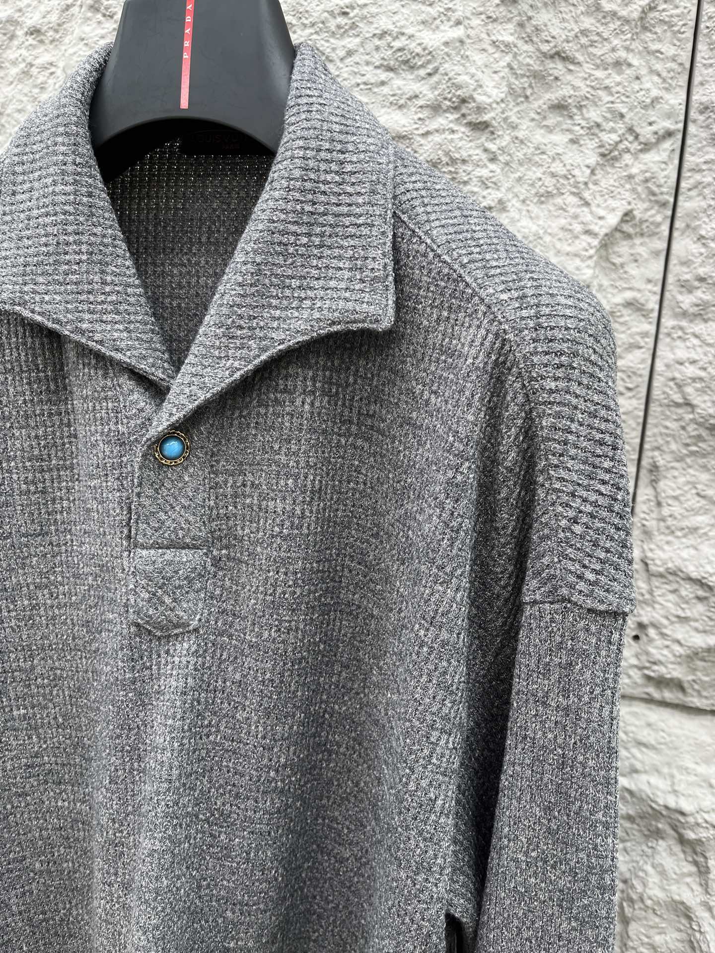 驴家🔥🔥秋季新款长袖，采用带有细腻的纹理质感，宽松直筒版型，舒适不挑身材既能单穿亦能内搭，后背简洁无拼接