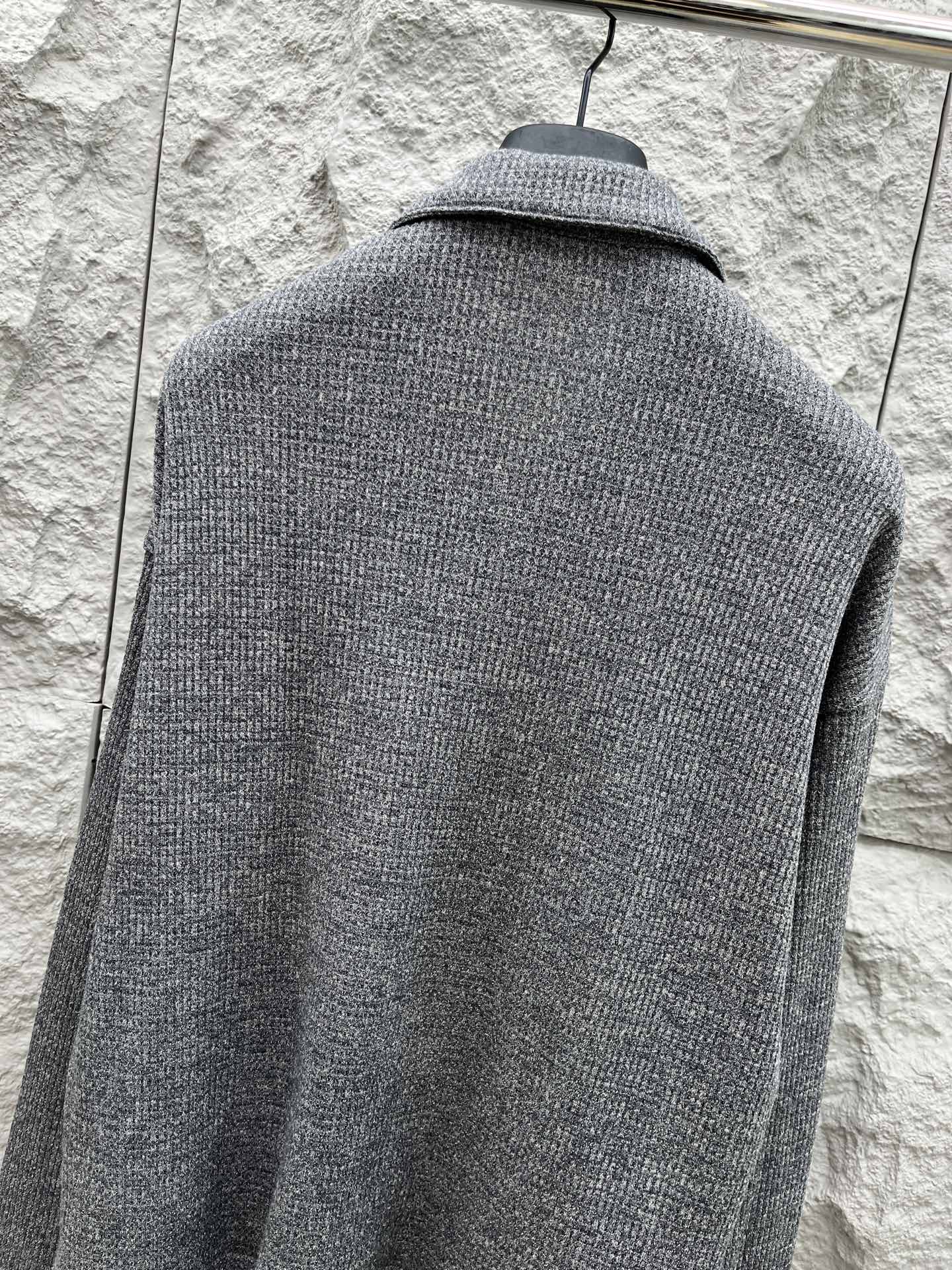 驴家🔥🔥秋季新款长袖，采用带有细腻的纹理质感，宽松直筒版型，舒适不挑身材既能单穿亦能内搭，后背简洁无拼接