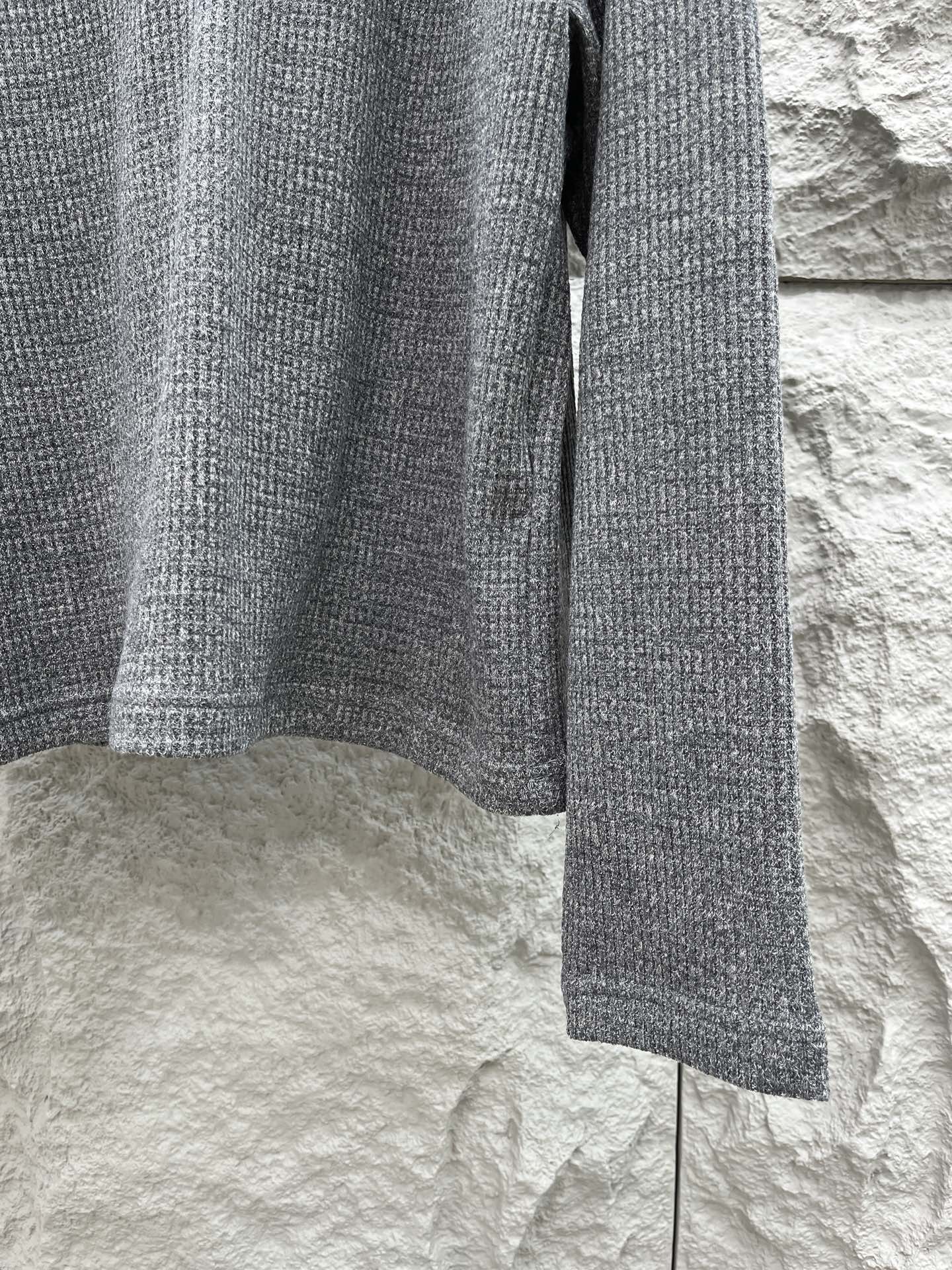 驴家🔥🔥秋季新款长袖，采用带有细腻的纹理质感，宽松直筒版型，舒适不挑身材既能单穿亦能内搭，后背简洁无拼接