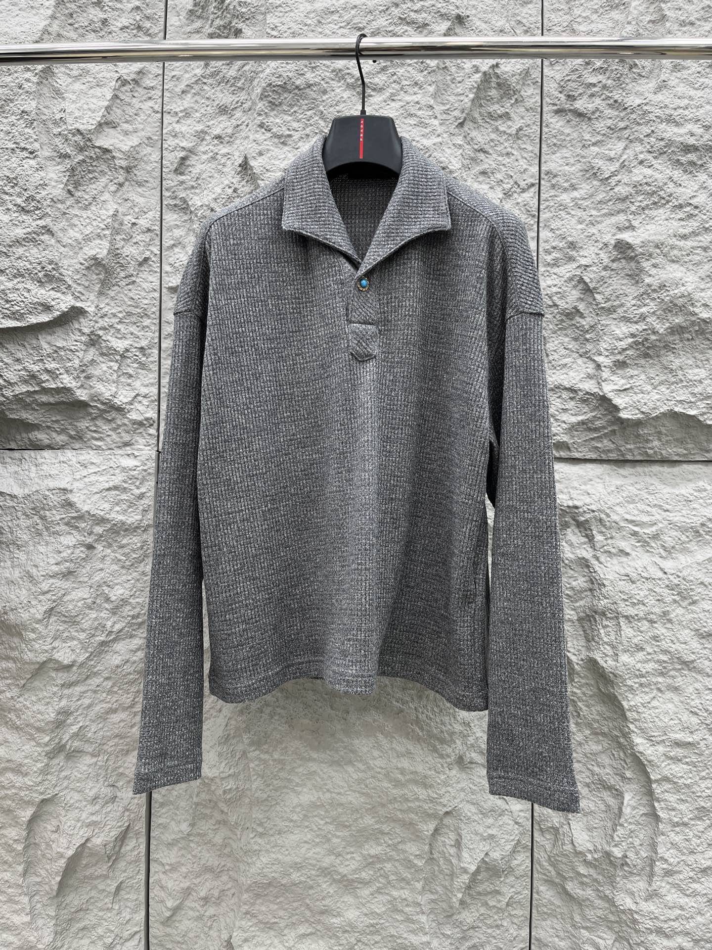 驴家🔥🔥秋季新款长袖，采用带有细腻的纹理质感，宽松直筒版型，舒适不挑身材既能单穿亦能内搭，后背简洁无拼接