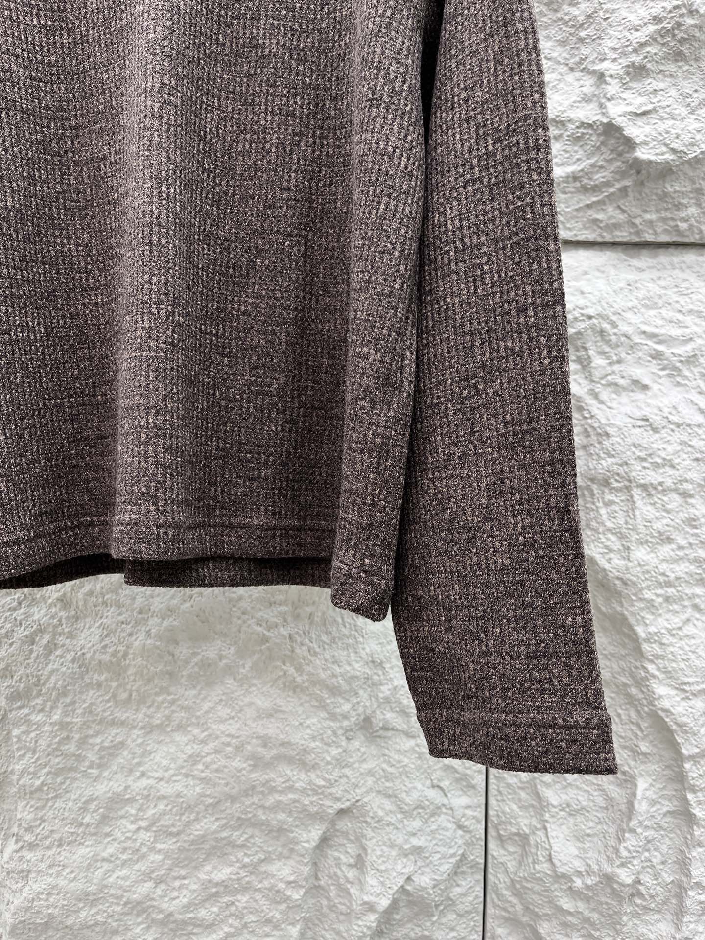 驴家🔥🔥秋季新款长袖，采用带有细腻的纹理质感，宽松直筒版型，舒适不挑身材既能单穿亦能内搭，后背简洁无拼接