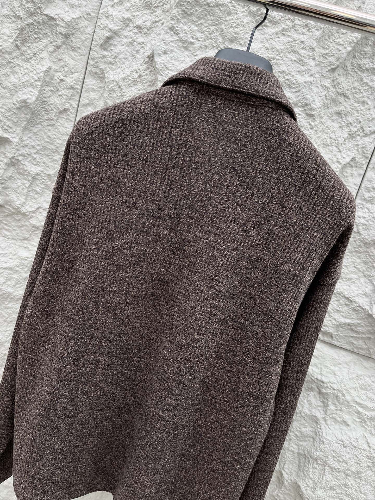 驴家🔥🔥秋季新款长袖，采用带有细腻的纹理质感，宽松直筒版型，舒适不挑身材既能单穿亦能内搭，后背简洁无拼接