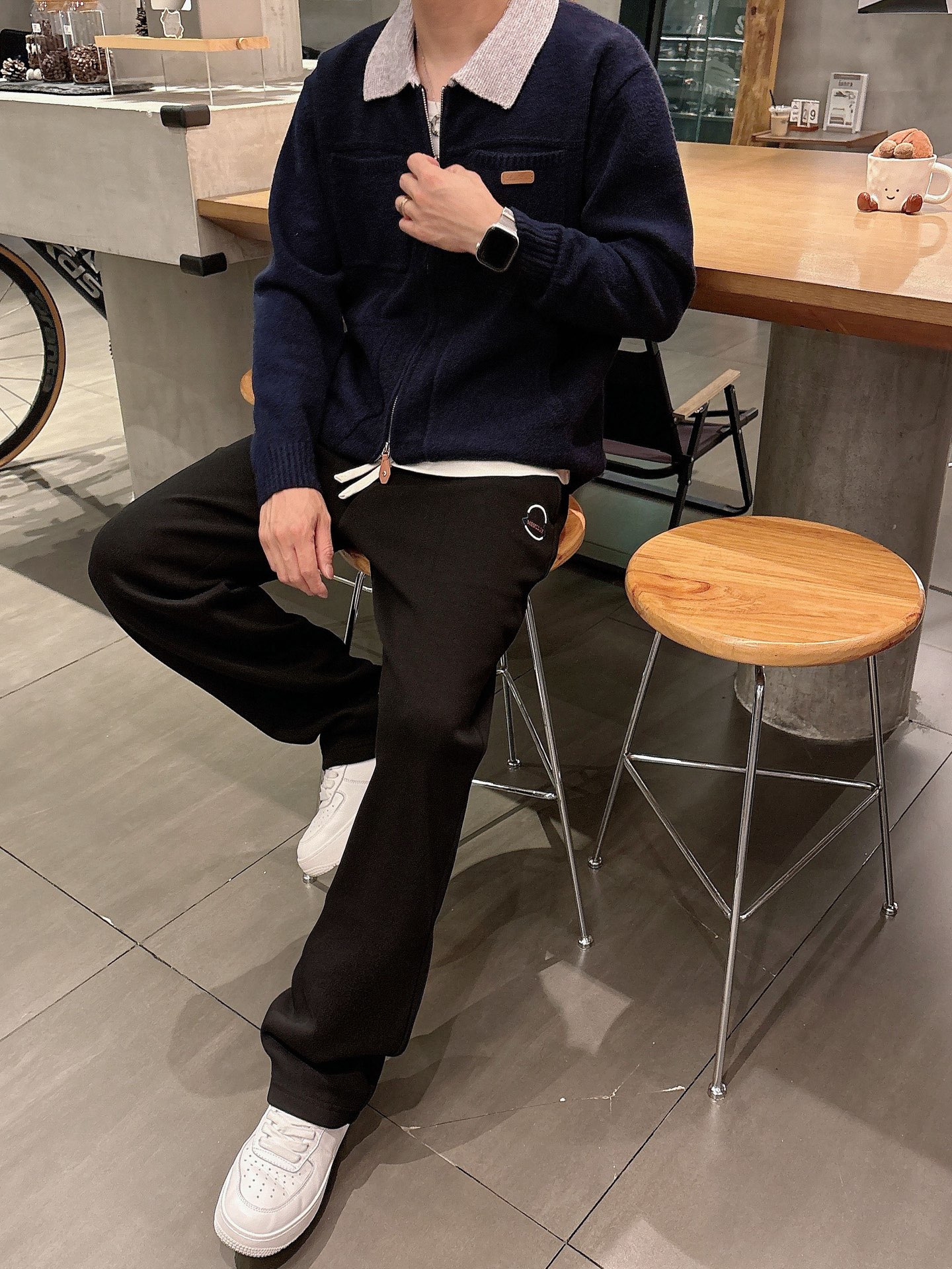 蒙口🔥🔥秋冬新款男士休闲裤。此款的风格甚至可以说是纯粹跟经典，合身的版型打造，针织纯棉高定面料，标志性凸