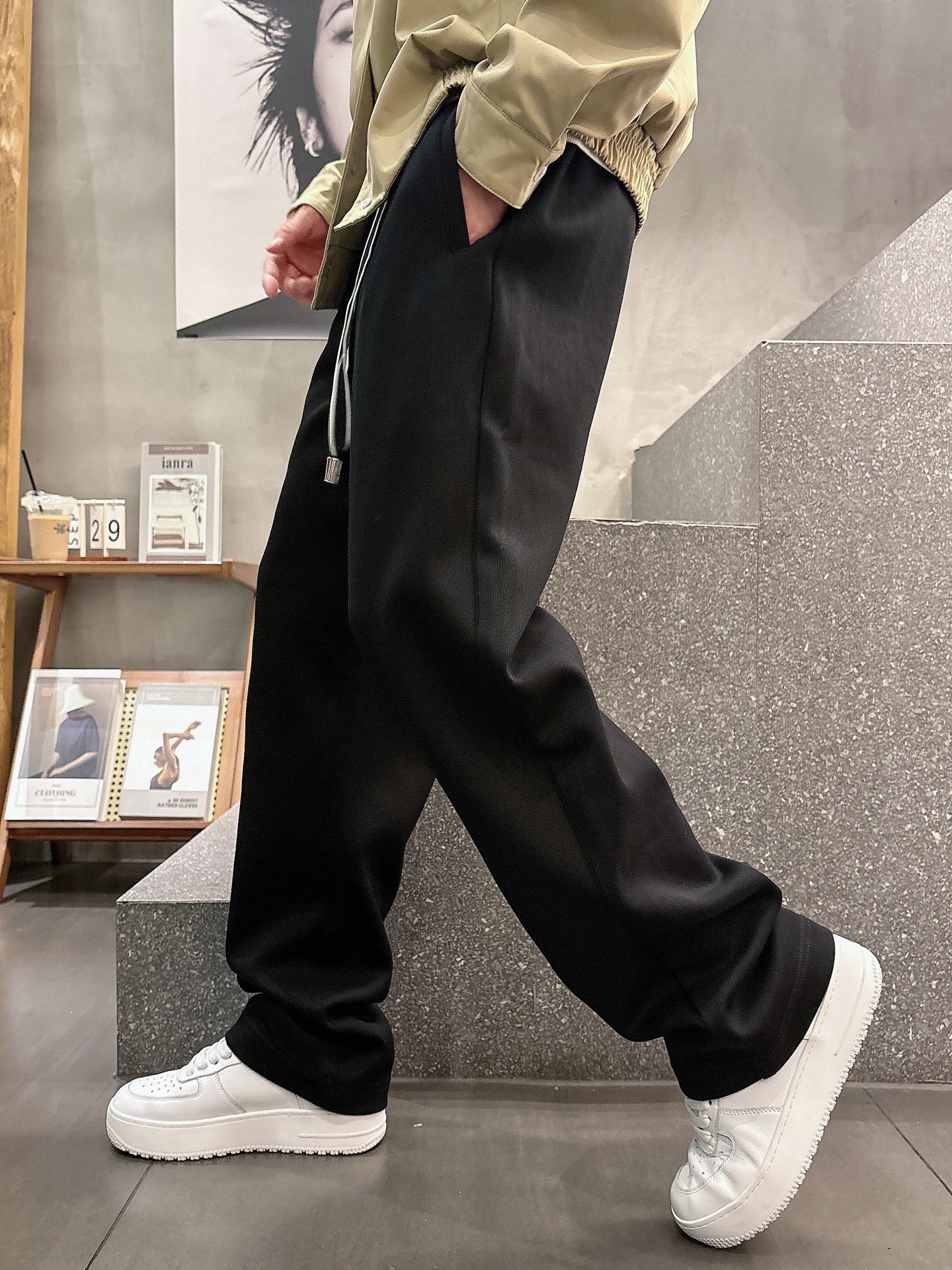 罗家🔥🔥秋冬新款腰间撞色织带棉质休闲长裤，男士经典刺绣logo点缀内里起绒直筒长裤。顶级特殊渠道订单，平