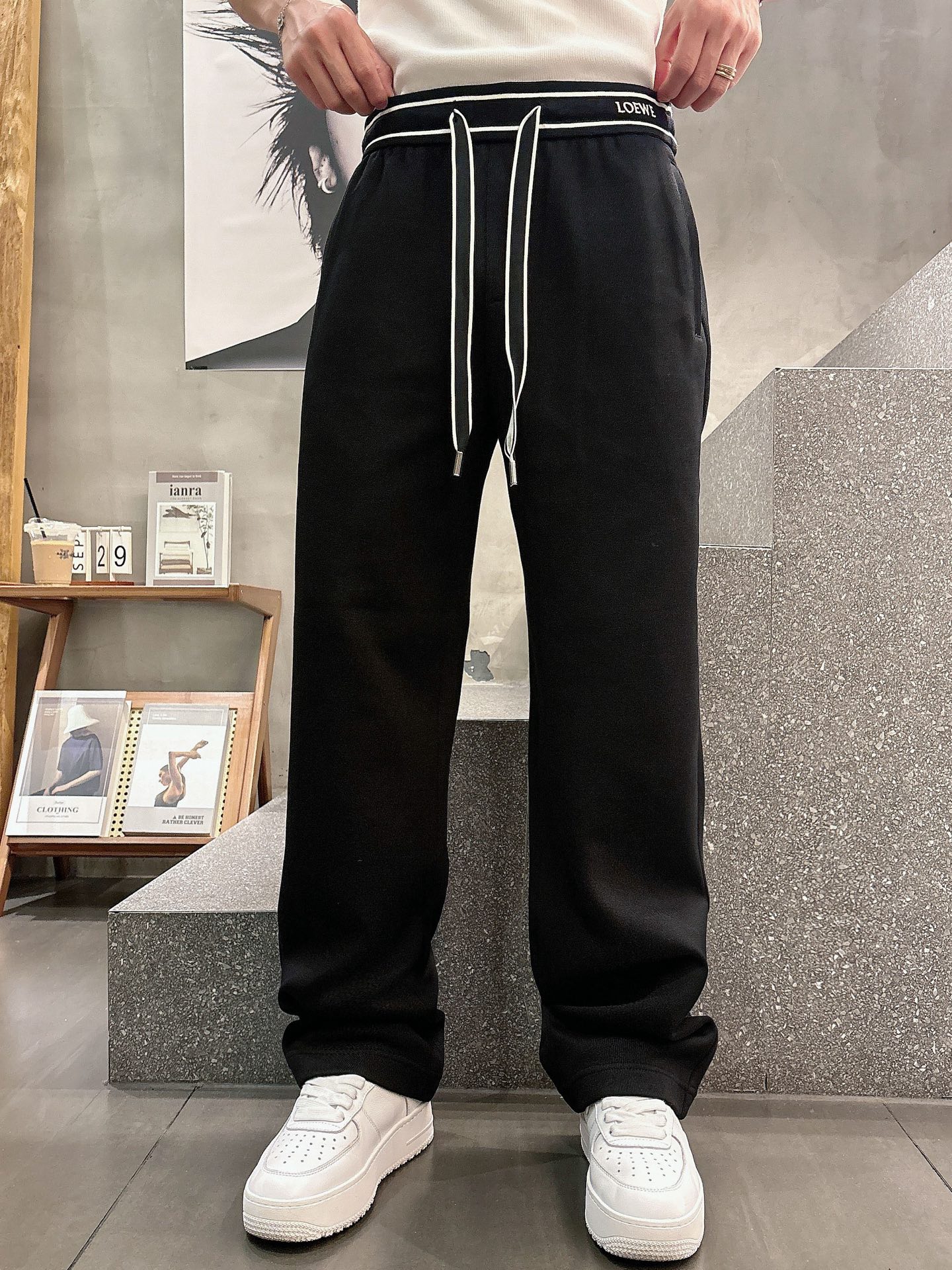 罗家🔥🔥秋冬新款腰间撞色织带棉质休闲长裤，男士经典刺绣logo点缀内里起绒直筒长裤。顶级特殊渠道订单，平