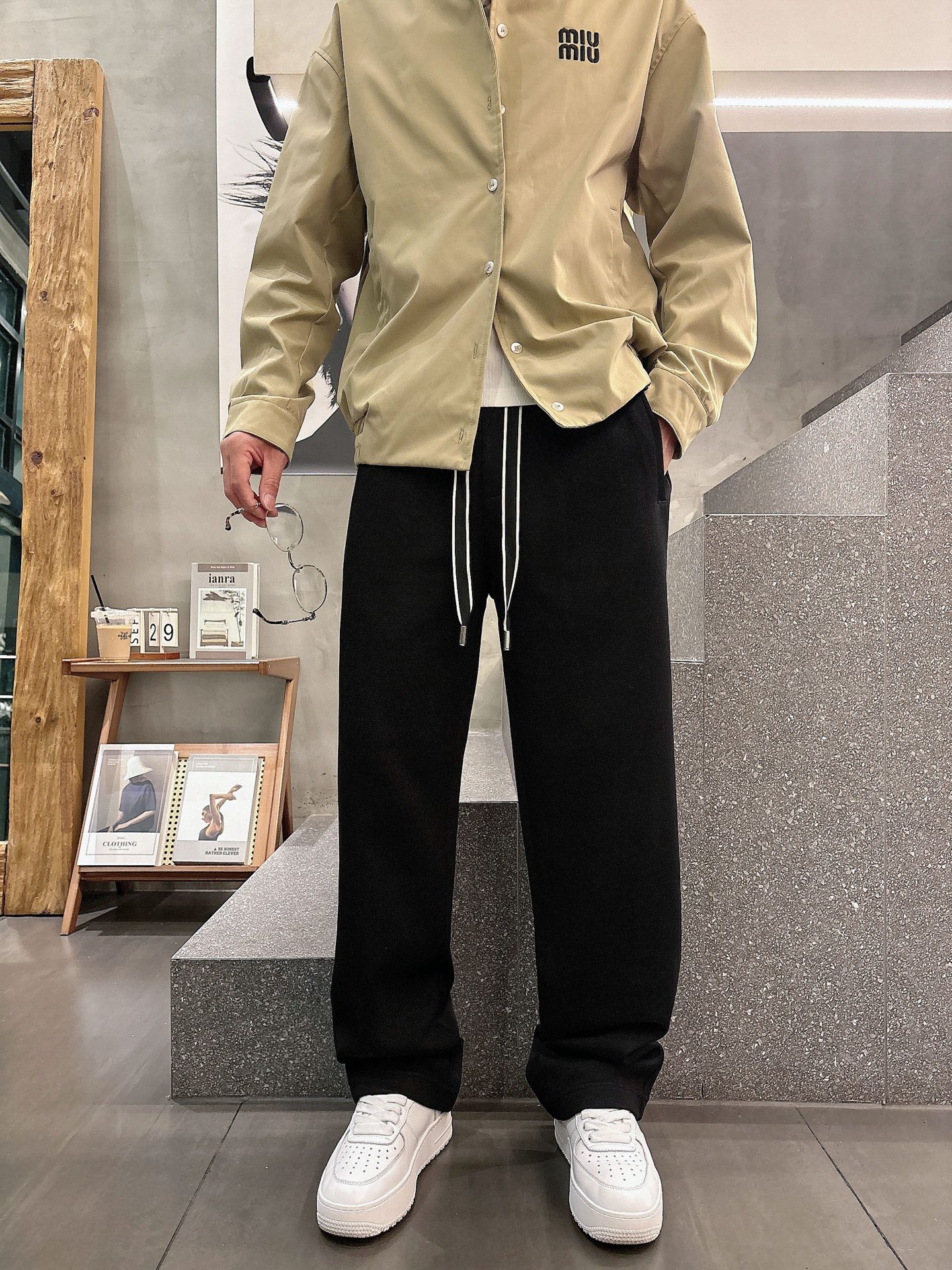 罗家🔥🔥秋冬新款腰间撞色织带棉质休闲长裤，男士经典刺绣logo点缀内里起绒直筒长裤。顶级特殊渠道订单，平