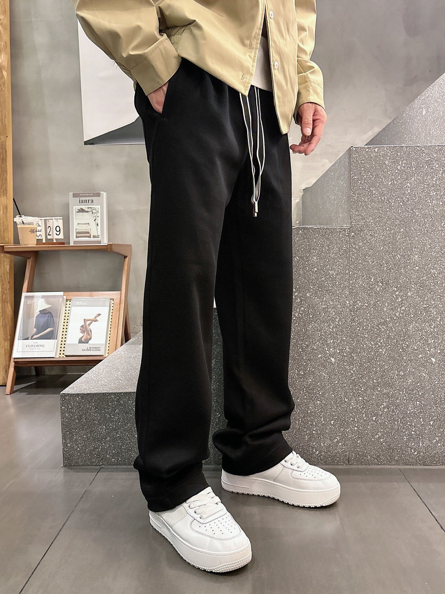 罗家🔥🔥秋冬新款腰间撞色织带棉质休闲长裤，男士经典刺绣logo点缀内里起绒直筒长裤。顶级特殊渠道订单，平