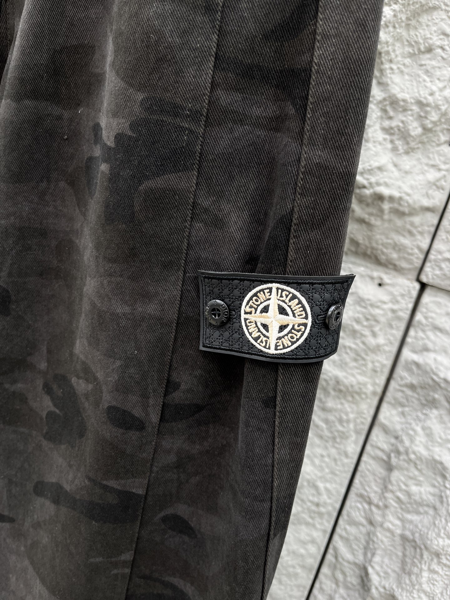 CD乂石头岛🔥🔥休闲迷彩直筒长裤，采用优质斜纹材质，挺括有型，侧边章仔标识点缀，整体迷彩上身足够吸睛且回