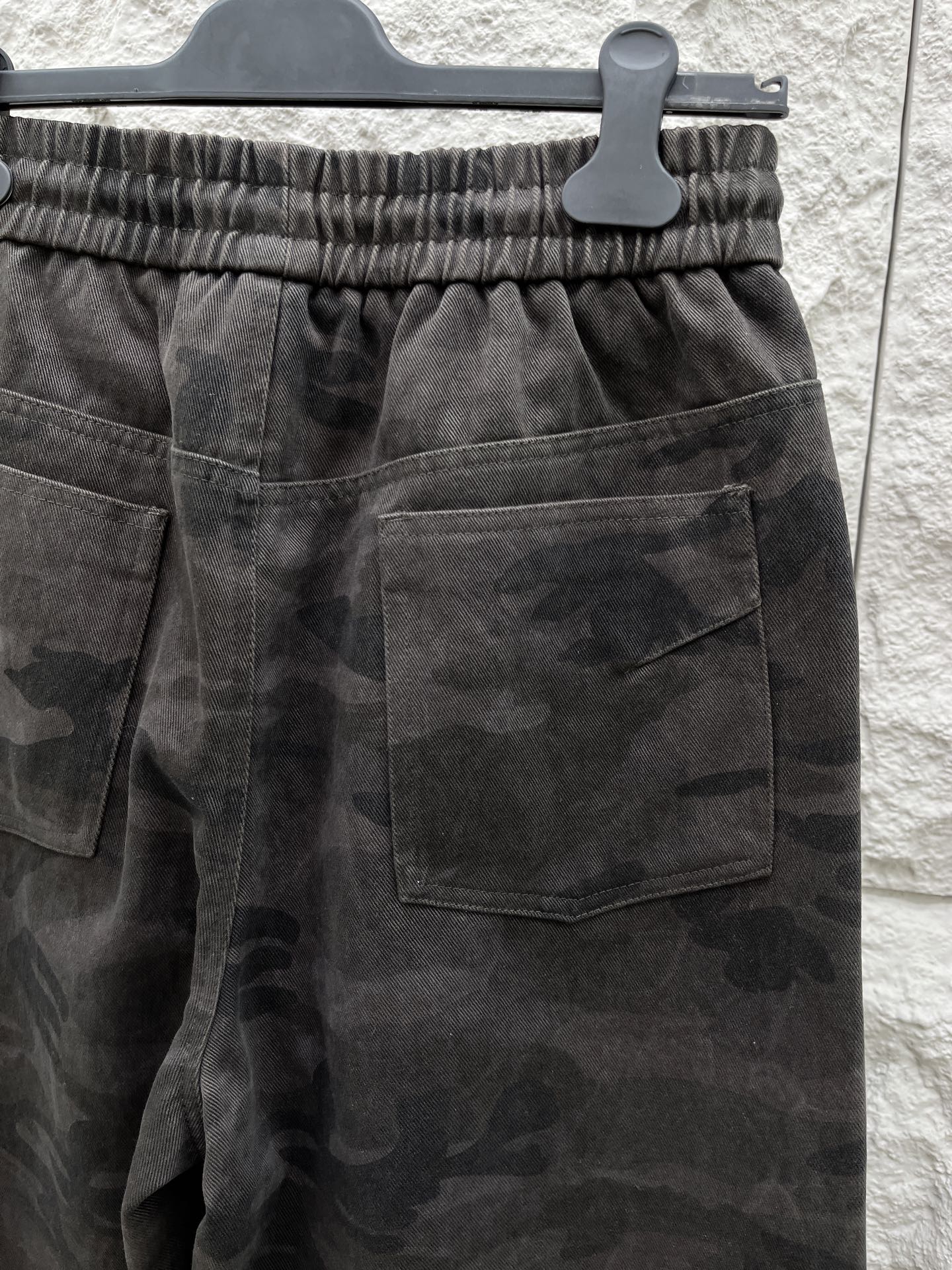 CD乂石头岛🔥🔥休闲迷彩直筒长裤，采用优质斜纹材质，挺括有型，侧边章仔标识点缀，整体迷彩上身足够吸睛且回