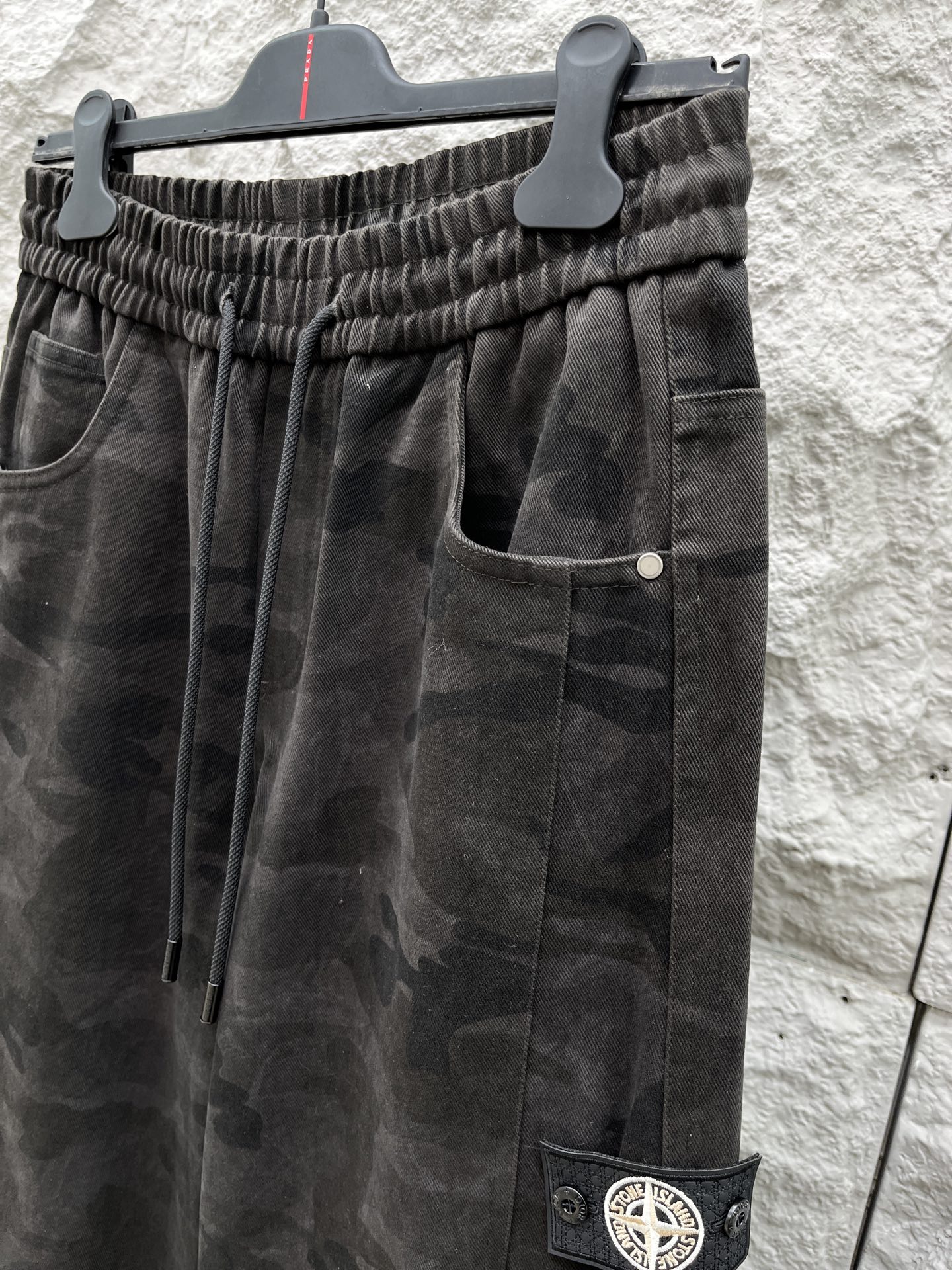 CD乂石头岛🔥🔥休闲迷彩直筒长裤，采用优质斜纹材质，挺括有型，侧边章仔标识点缀，整体迷彩上身足够吸睛且回