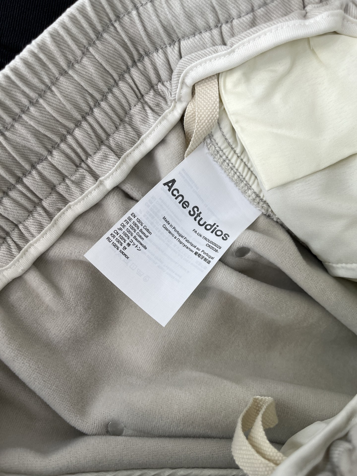 Acn🔥🔥冬季新款加绒直筒裤，采用进口优质斜纹棉水洗面料，整体采用水洗做旧设计工艺，面料柔软舒适！超级时