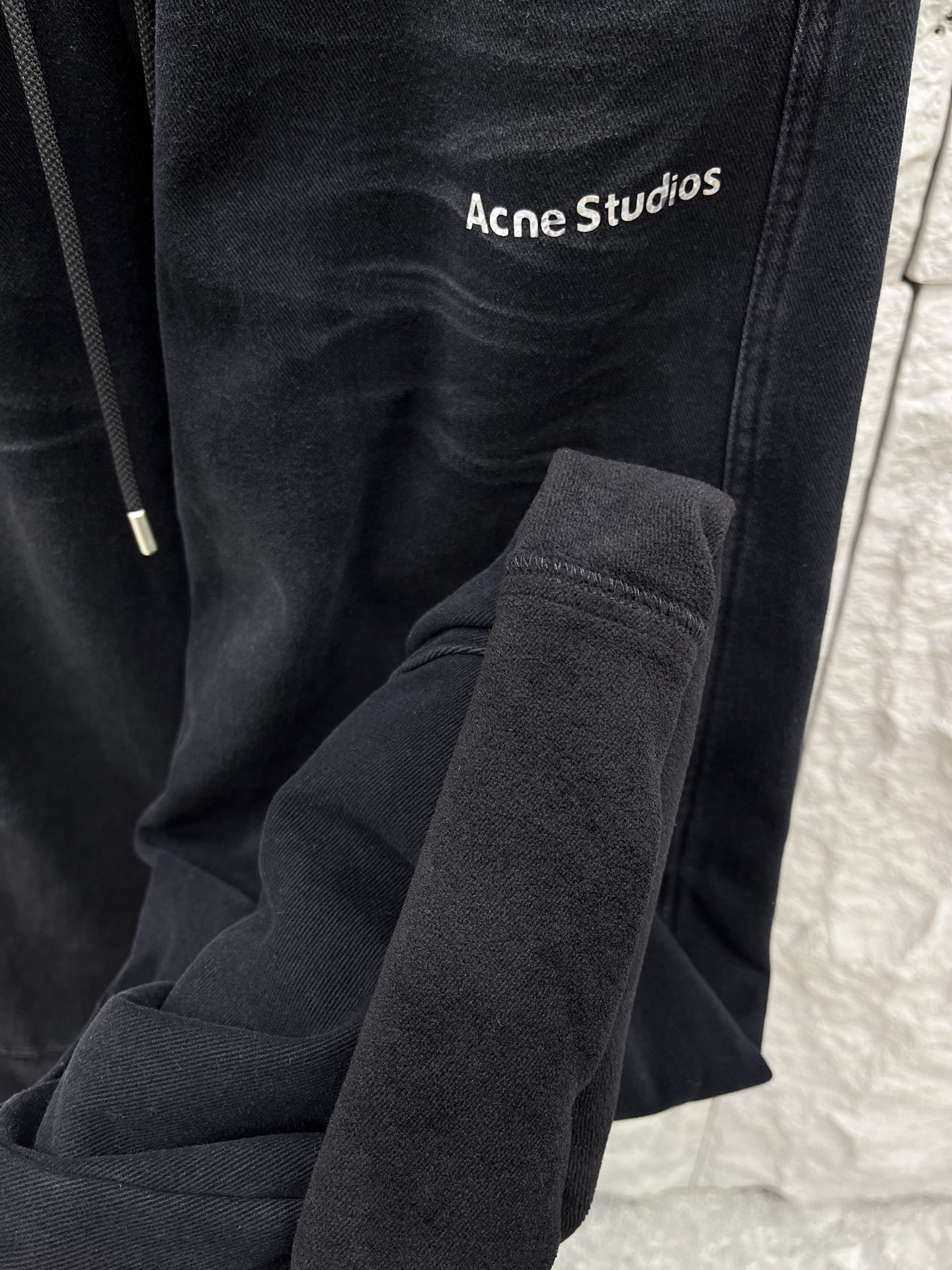 Acn🔥🔥冬季新款加绒直筒裤，采用进口优质斜纹棉水洗面料，整体采用水洗做旧设计工艺，面料柔软舒适！超级时