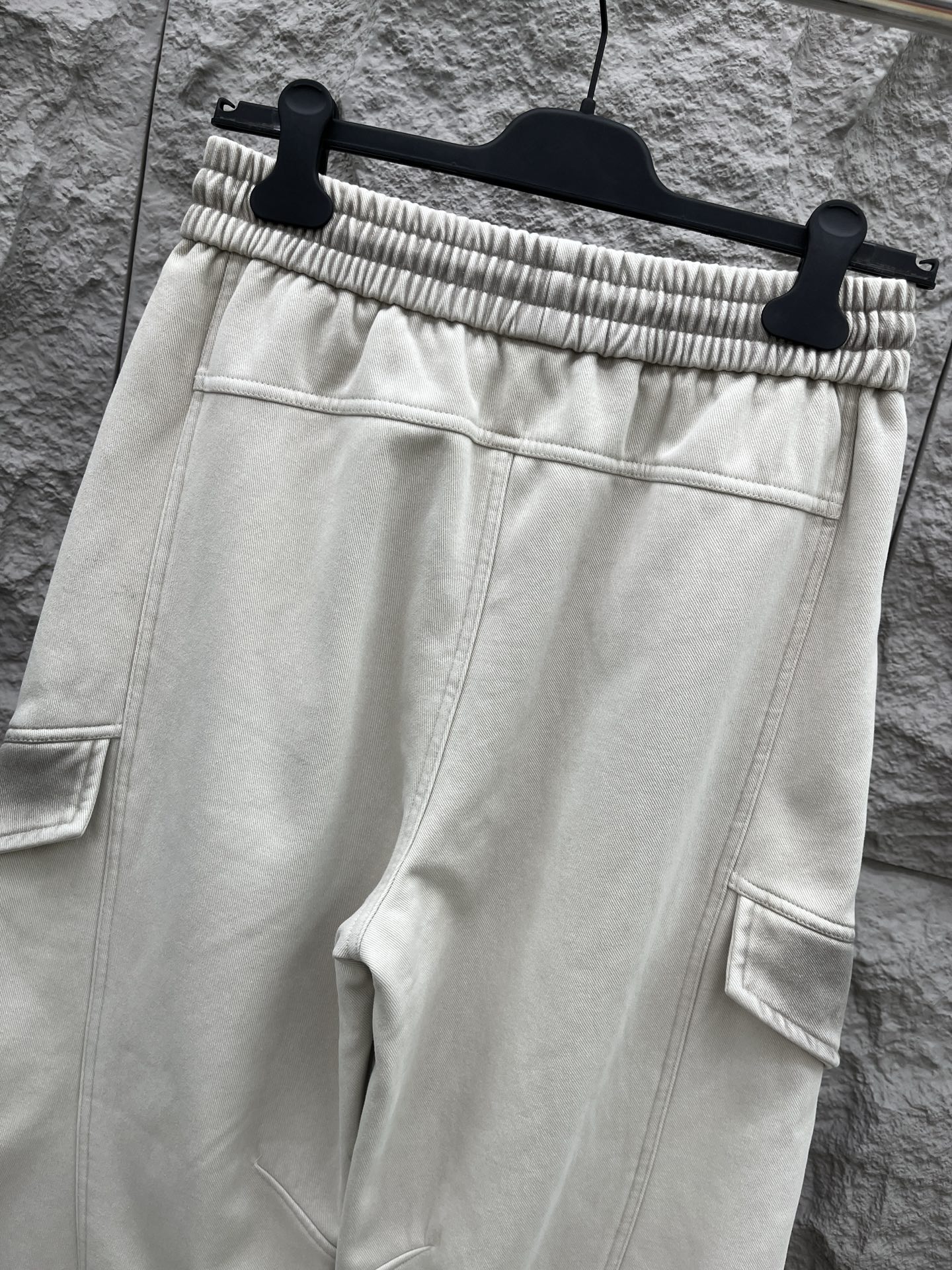 马吉拉🔥🔥冬季新款休闲裤，整款休闲裤非常高档，面料与版型都是极其精良的，着穿这种高档的裤装真的是很有档次