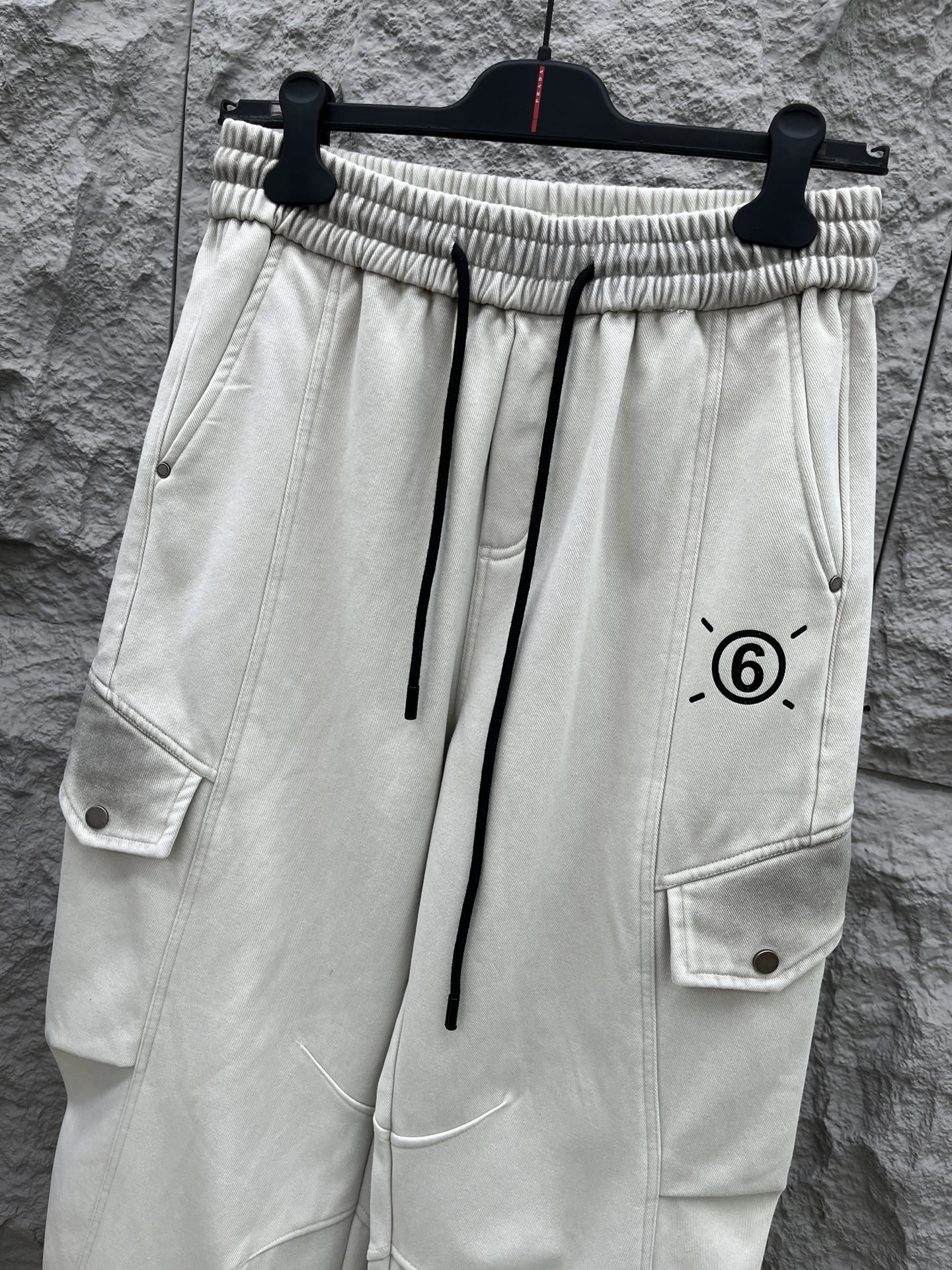 马吉拉🔥🔥冬季新款休闲裤，整款休闲裤非常高档，面料与版型都是极其精良的，着穿这种高档的裤装真的是很有档次