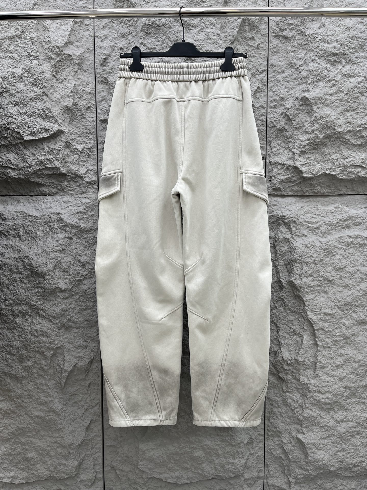 马吉拉🔥🔥冬季新款休闲裤，整款休闲裤非常高档，面料与版型都是极其精良的，着穿这种高档的裤装真的是很有档次