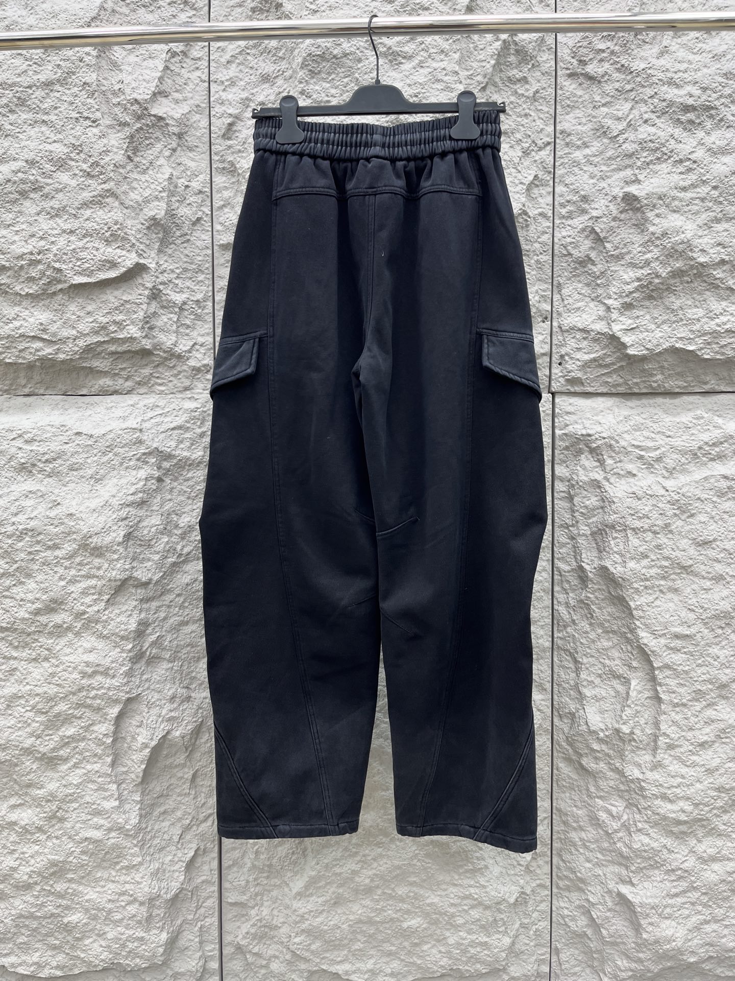 马吉拉🔥🔥冬季新款休闲裤，整款休闲裤非常高档，面料与版型都是极其精良的，着穿这种高档的裤装真的是很有档次