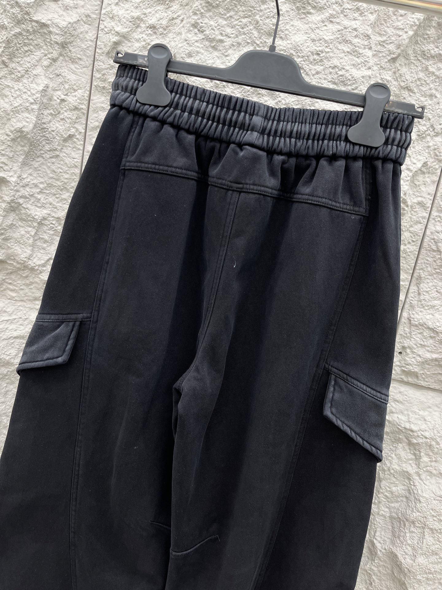 马吉拉🔥🔥冬季新款休闲裤，整款休闲裤非常高档，面料与版型都是极其精良的，着穿这种高档的裤装真的是很有档次