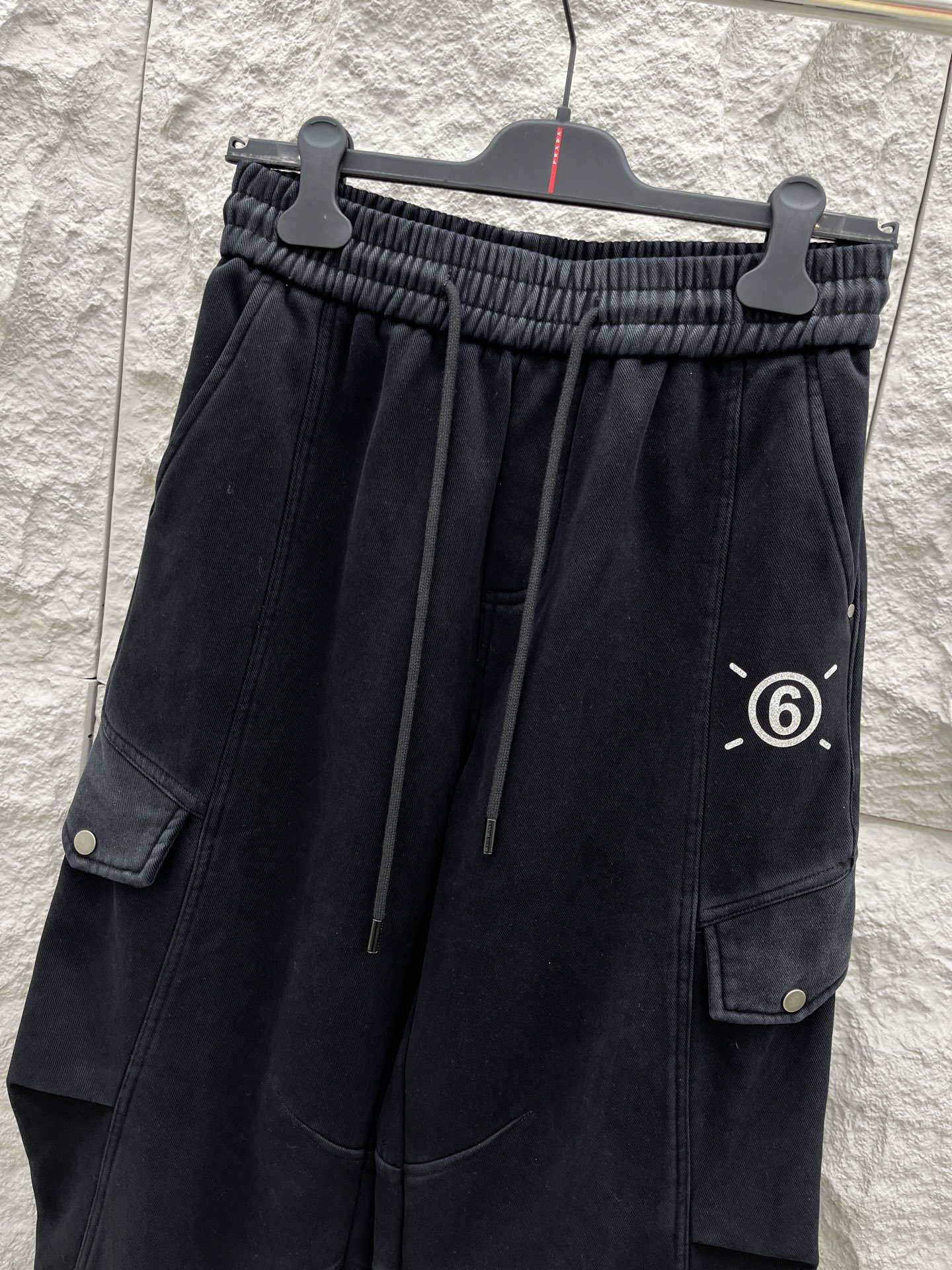 马吉拉🔥🔥冬季新款休闲裤，整款休闲裤非常高档，面料与版型都是极其精良的，着穿这种高档的裤装真的是很有档次