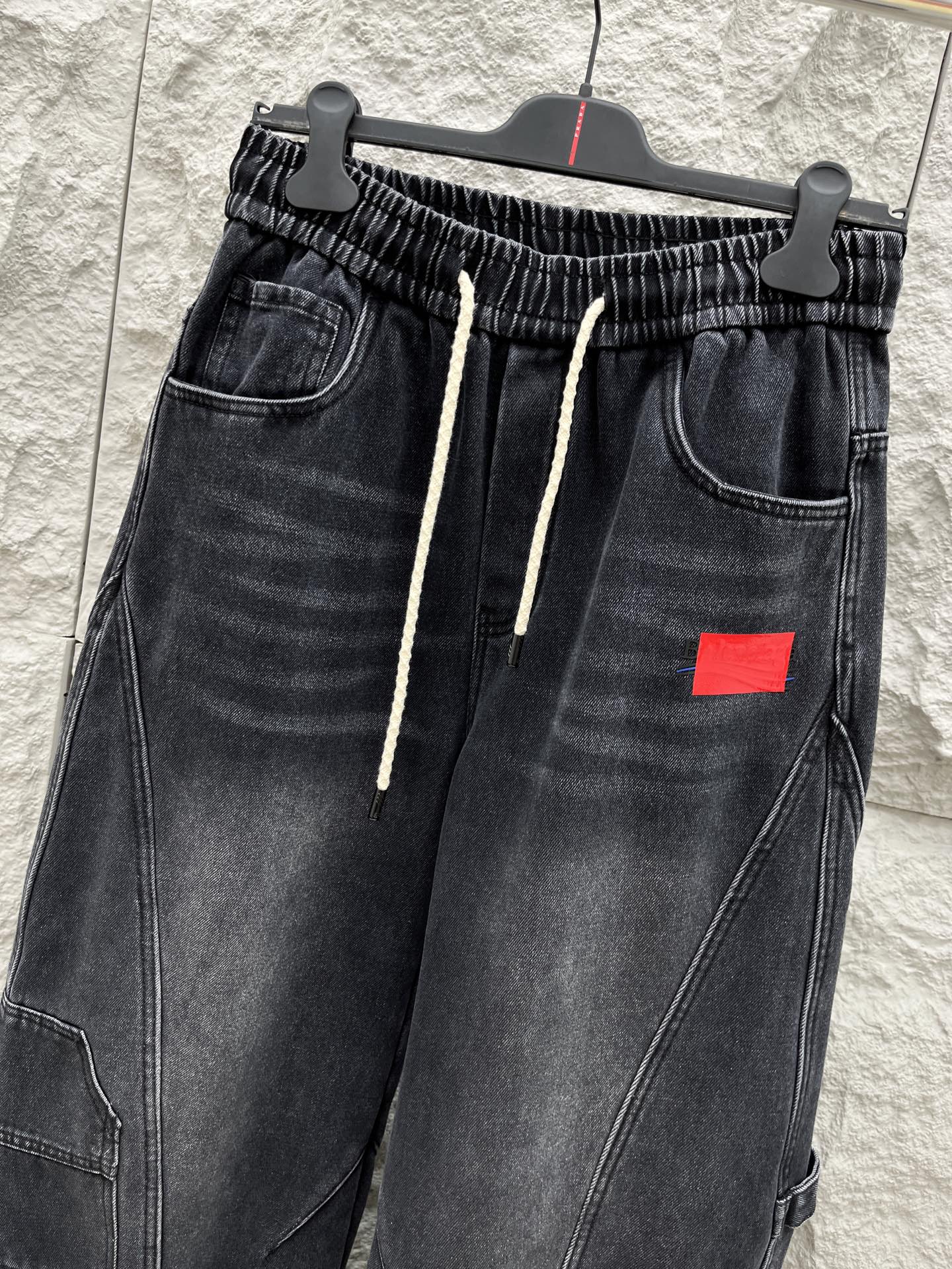 巴黎🔥🔥冬季加绒休闲直筒长裤，采用优质斜纹棉材质，面料挺括有型，整体水洗设计超级时尚大气且不简单，上身足