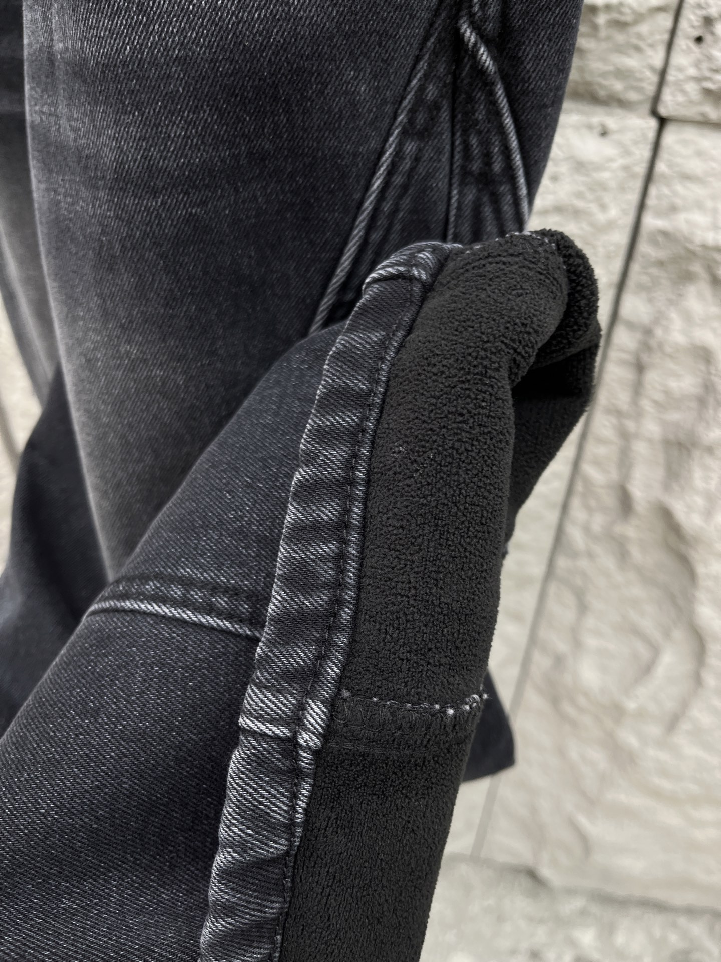 巴黎🔥🔥冬季加绒休闲直筒长裤，采用优质斜纹棉材质，面料挺括有型，整体水洗设计超级时尚大气且不简单，上身足