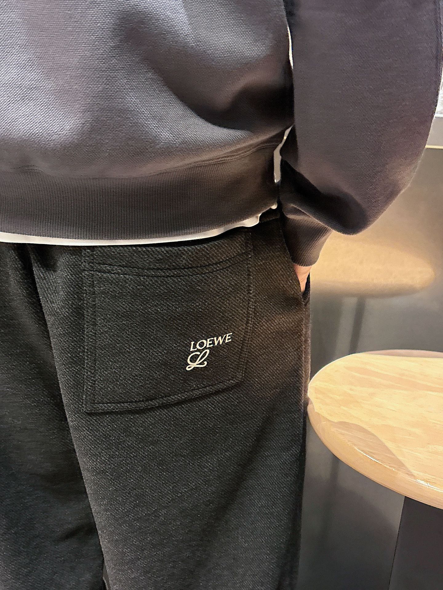 罗家🔥🔥秋冬新款经典刺绣标识高端加绒休闲长裤，男士内里羽绒纱线质地保暖休闲裤。顶级特殊渠道订单，平纹针织