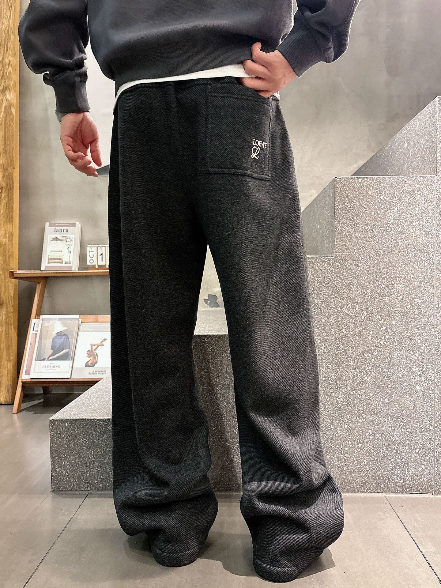 罗家🔥🔥秋冬新款经典刺绣标识高端加绒休闲长裤，男士内里羽绒纱线质地保暖休闲裤。顶级特殊渠道订单，平纹针织