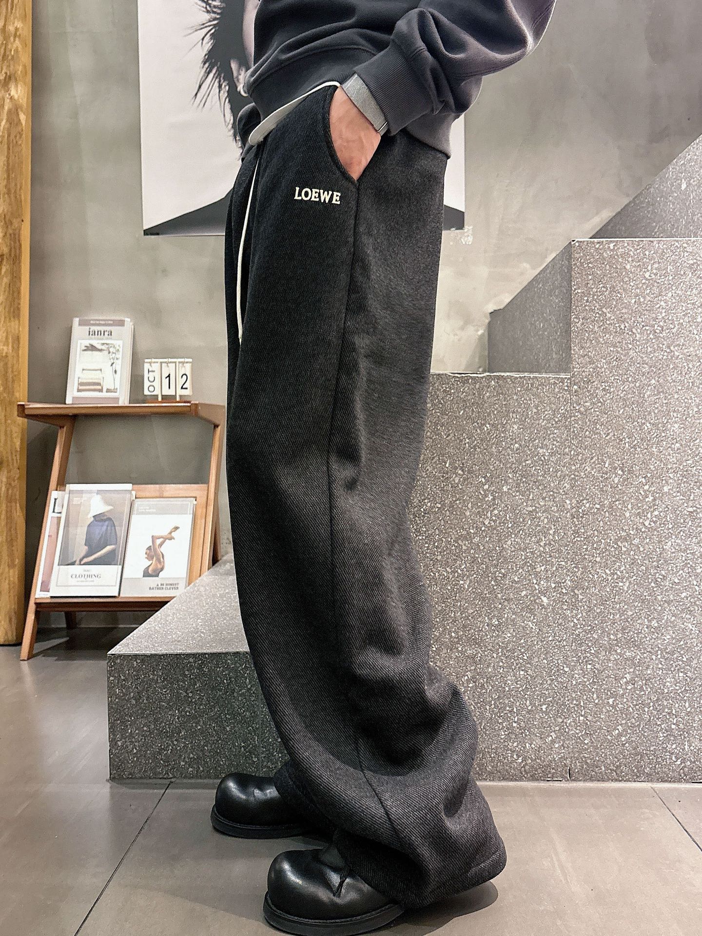 罗家🔥🔥秋冬新款经典刺绣标识高端加绒休闲长裤，男士内里羽绒纱线质地保暖休闲裤。顶级特殊渠道订单，平纹针织