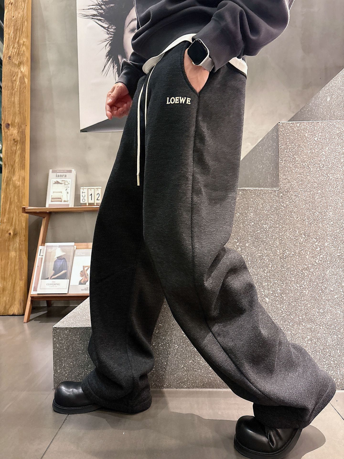 罗家🔥🔥秋冬新款经典刺绣标识高端加绒休闲长裤，男士内里羽绒纱线质地保暖休闲裤。顶级特殊渠道订单，平纹针织