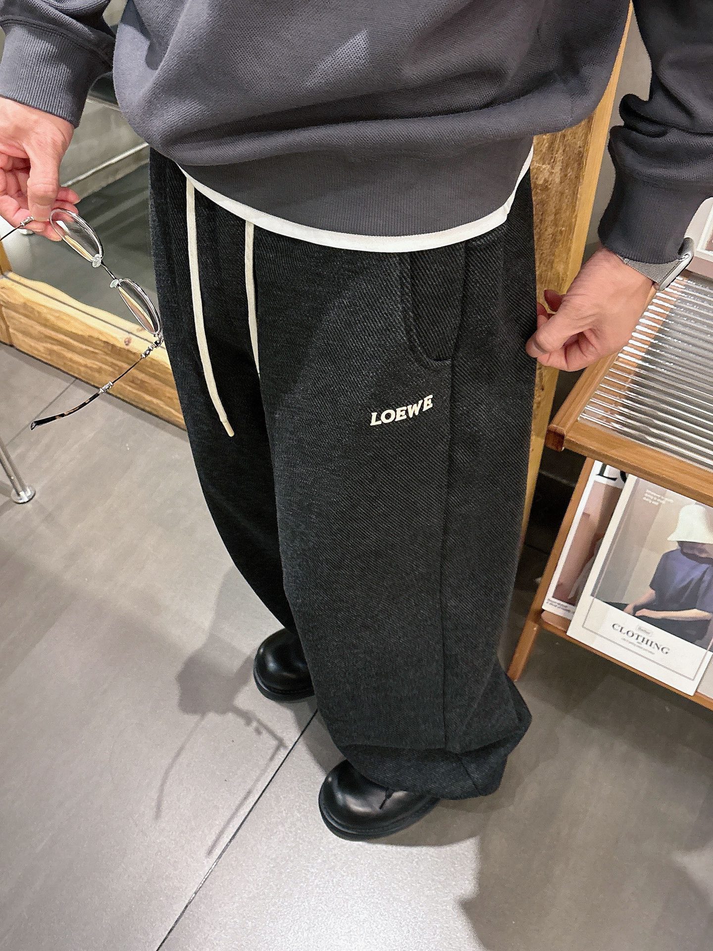 罗家🔥🔥秋冬新款经典刺绣标识高端加绒休闲长裤，男士内里羽绒纱线质地保暖休闲裤。顶级特殊渠道订单，平纹针织