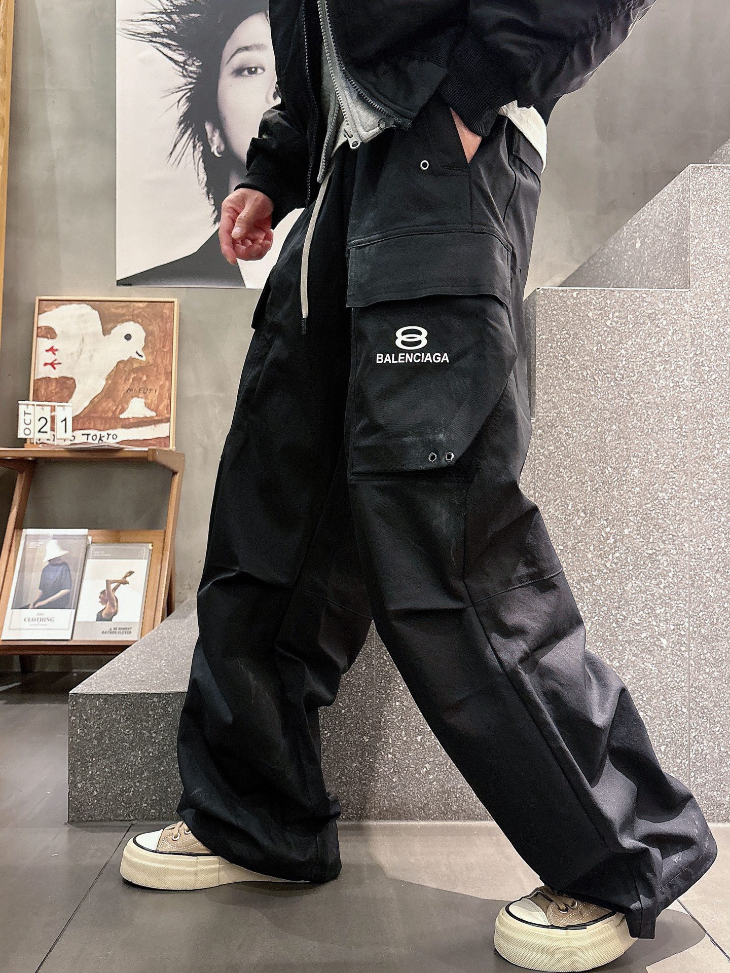 巴黎🔥🔥秋季休闲直筒长裤，采用优质梭织棉材质，面料丝滑挺括，整体水洗设计超级时尚大气且不简单，两边工装口