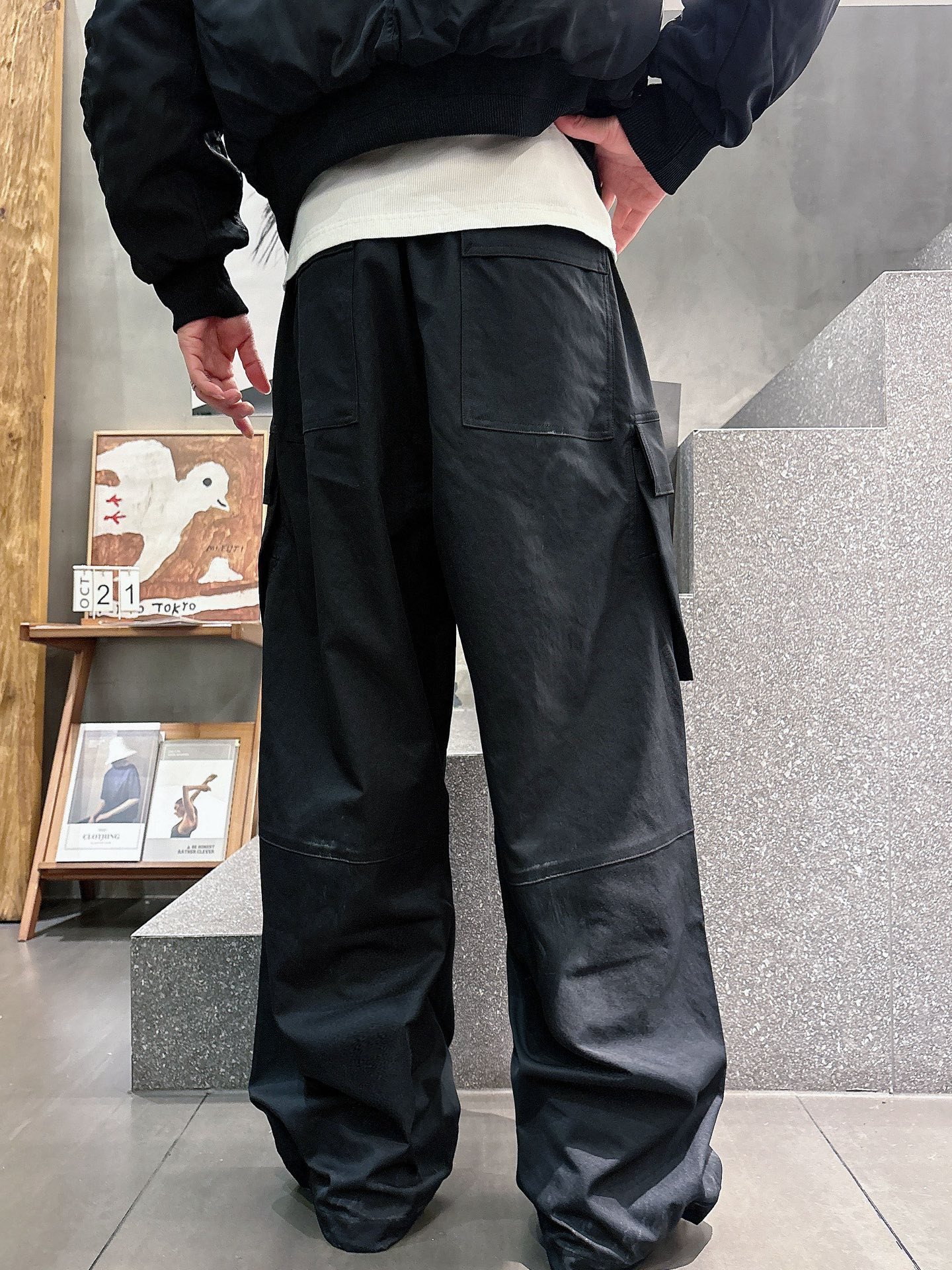 巴黎🔥🔥秋季休闲直筒长裤，采用优质梭织棉材质，面料丝滑挺括，整体水洗设计超级时尚大气且不简单，两边工装口