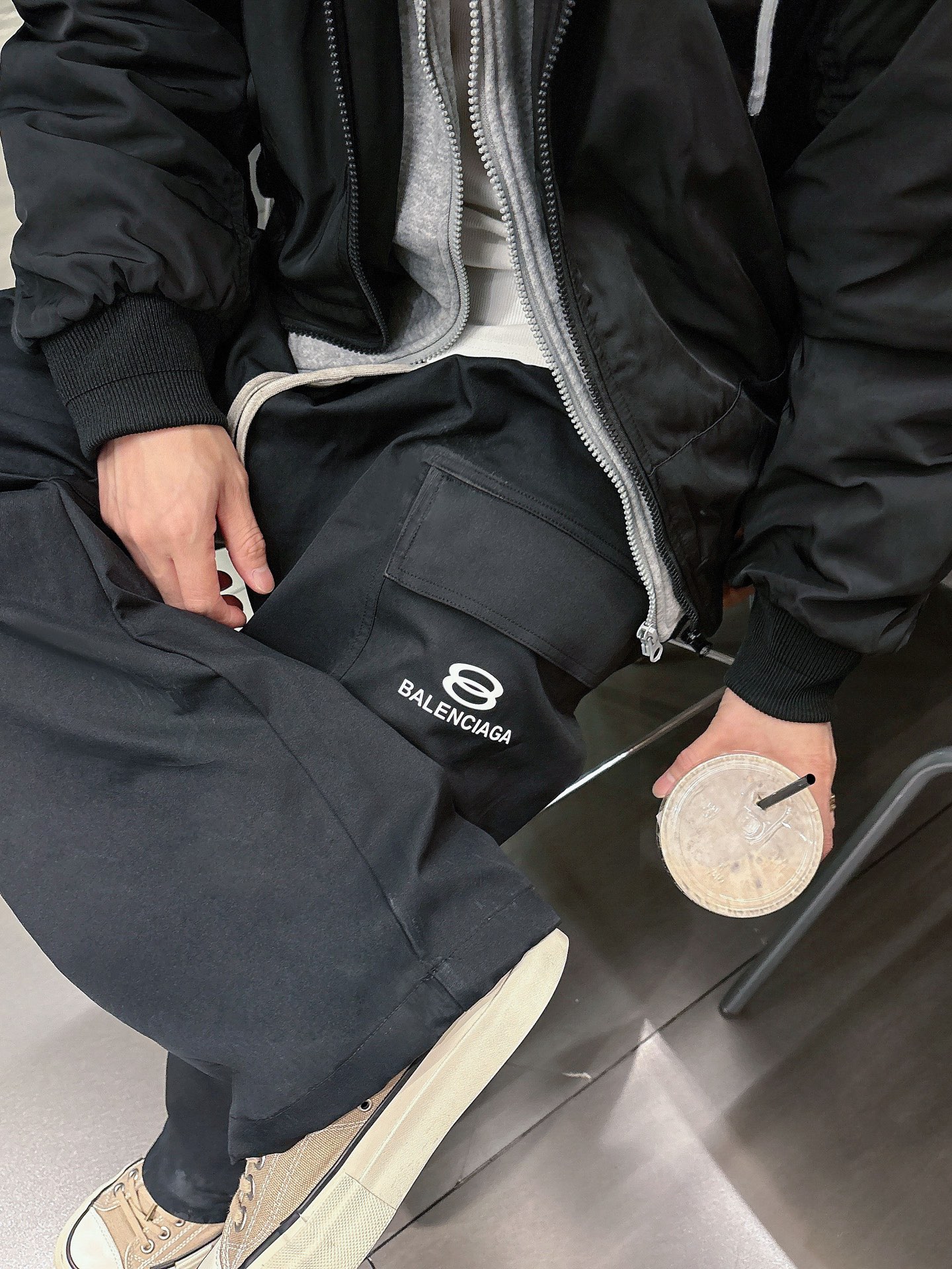 巴黎🔥🔥秋季休闲直筒长裤，采用优质梭织棉材质，面料丝滑挺括，整体水洗设计超级时尚大气且不简单，两边工装口