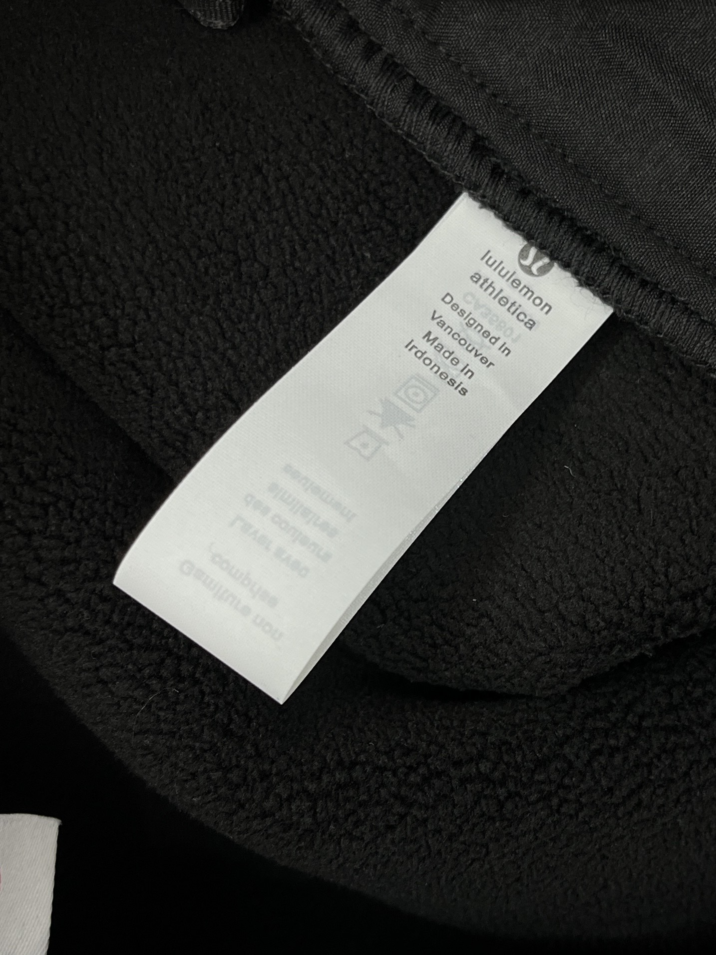 Lulu🔥🔥冬季新款休闲裤，采用优质纯棉加绒面料，手感柔软舒适，保暖性强，采用皮牌点缀，低调奢华，超级好