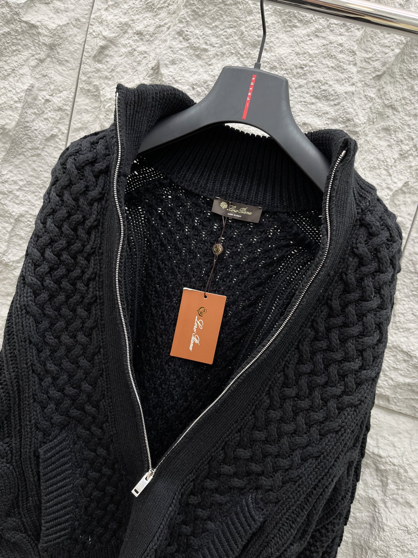 lP🆕🔥🔥新款老钱风休闲针织开衫外套，衣服触感柔软亲肤，视觉上很精致、有质感、高贵，非常简单也很显品质。