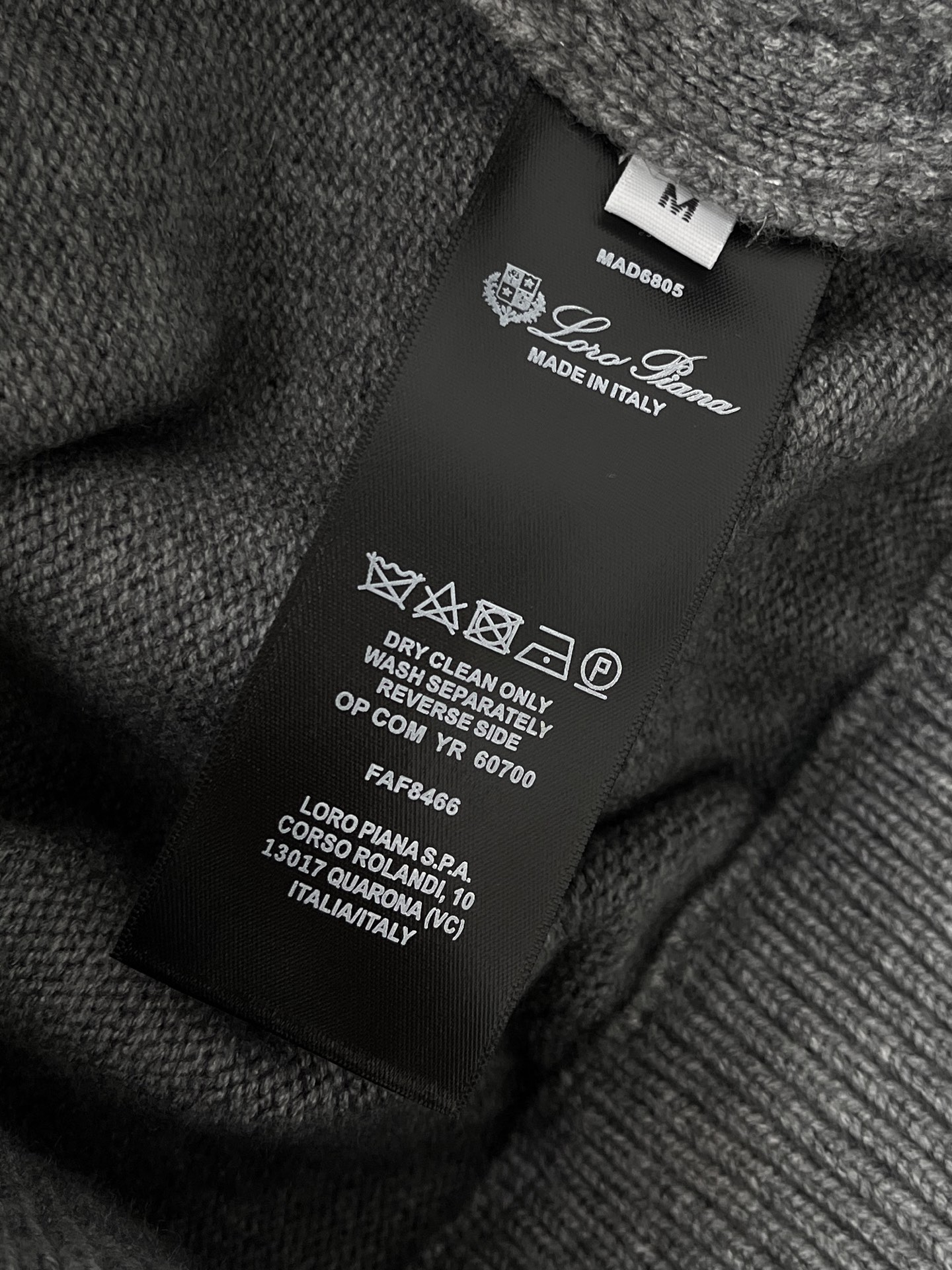 lP🆕🔥🔥新款老钱风休闲针织开衫外套，衣服触感柔软亲肤，视觉上很精致、有质感、高贵，非常简单也很显品质。