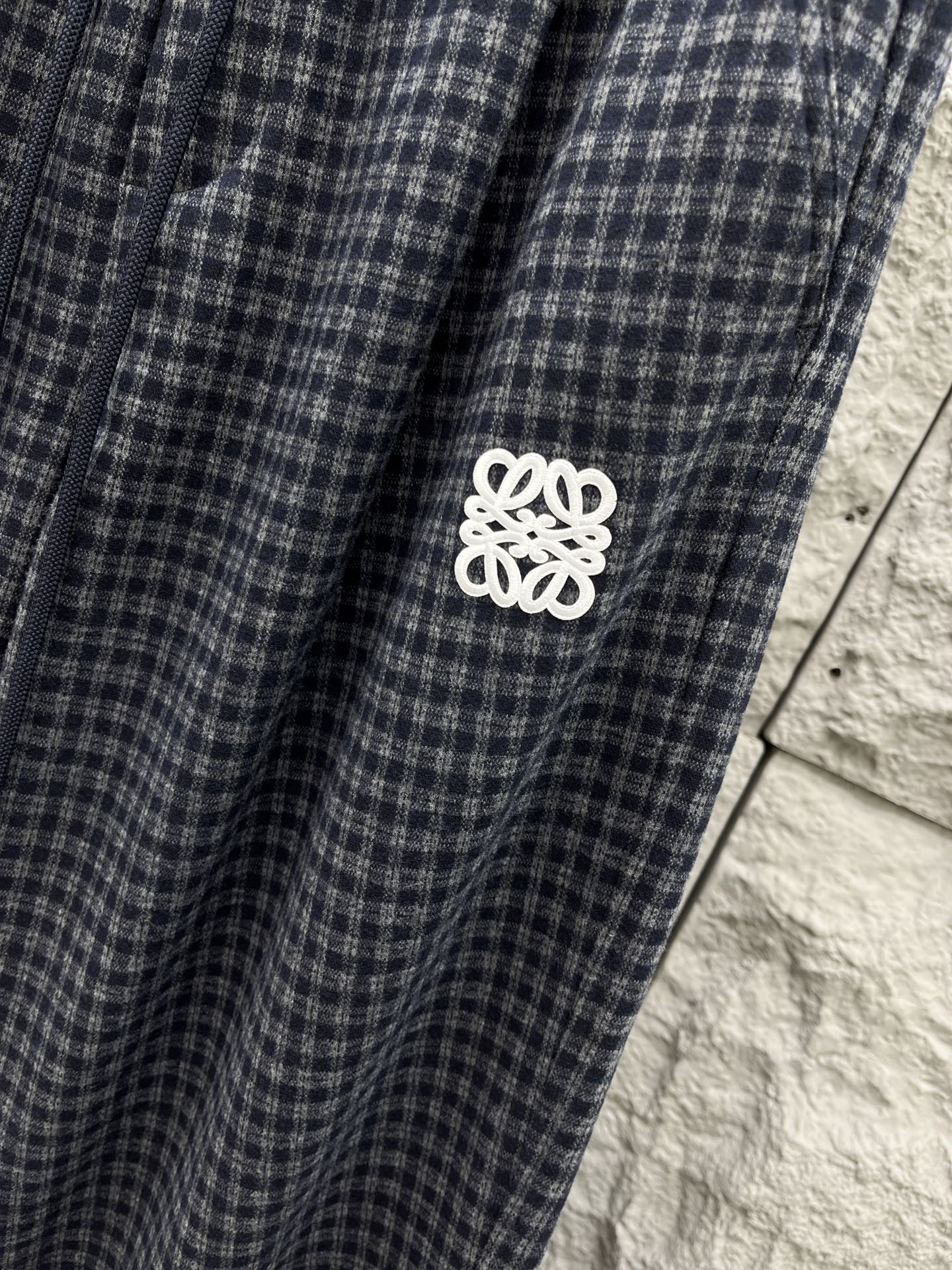 罗意威🔥🔥秋冬拉绒新款休闲裤，采用优质亲肤毛呢绒面料，超级舒适，面料极好亲肤舒适，整体轮廓版型设计完美，