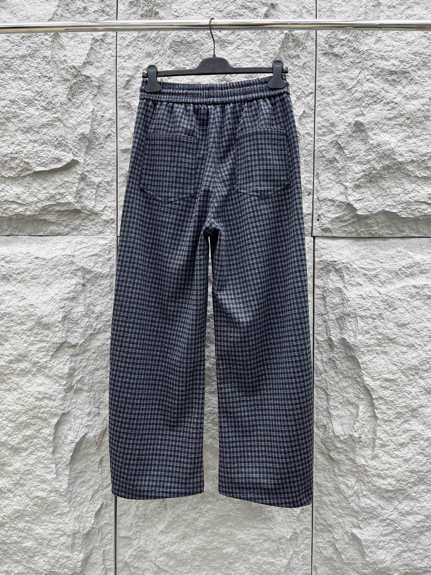 罗意威🔥🔥秋冬拉绒新款休闲裤，采用优质亲肤毛呢绒面料，超级舒适，面料极好亲肤舒适，整体轮廓版型设计完美，