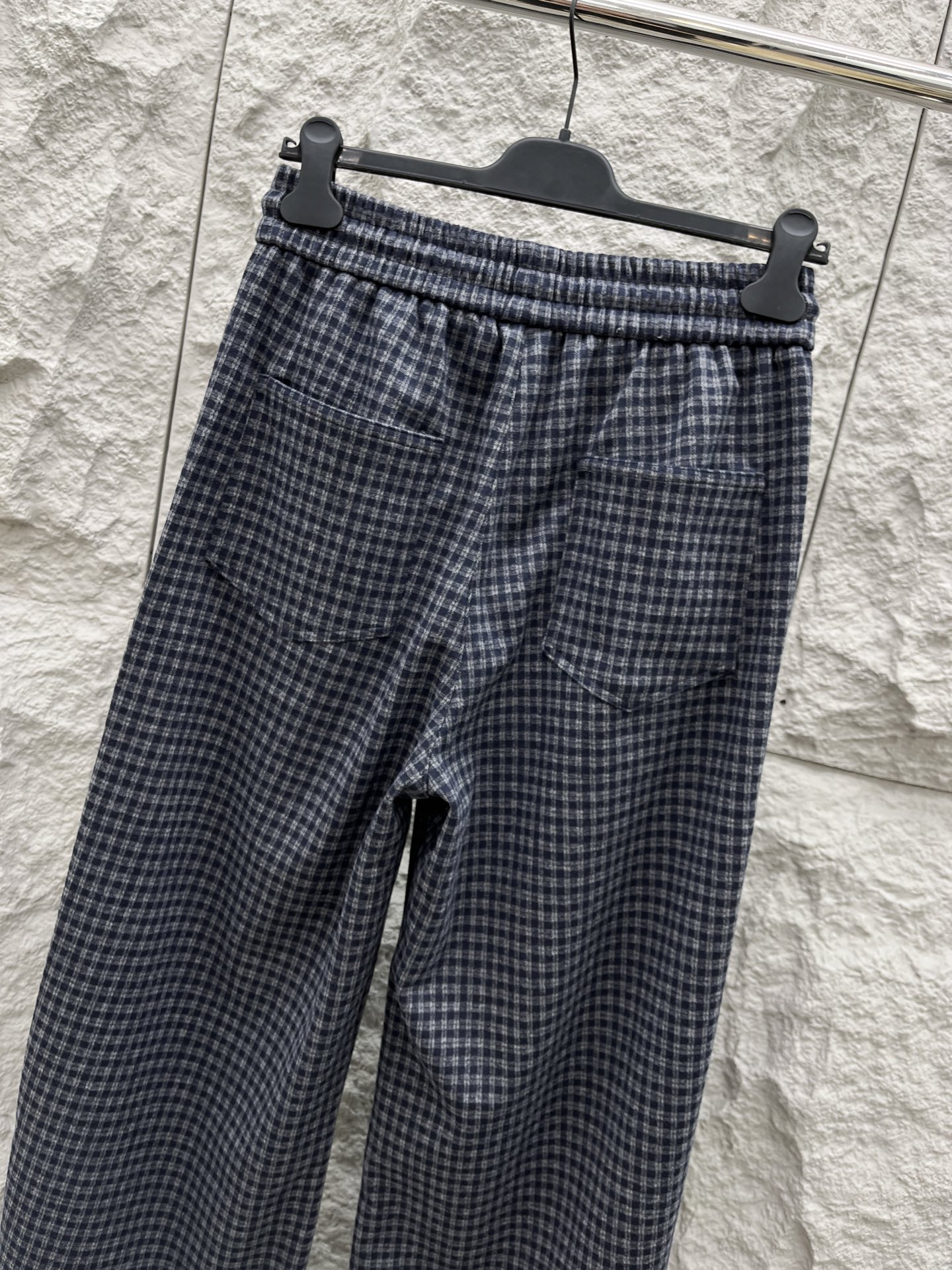 罗意威🔥🔥秋冬拉绒新款休闲裤，采用优质亲肤毛呢绒面料，超级舒适，面料极好亲肤舒适，整体轮廓版型设计完美，