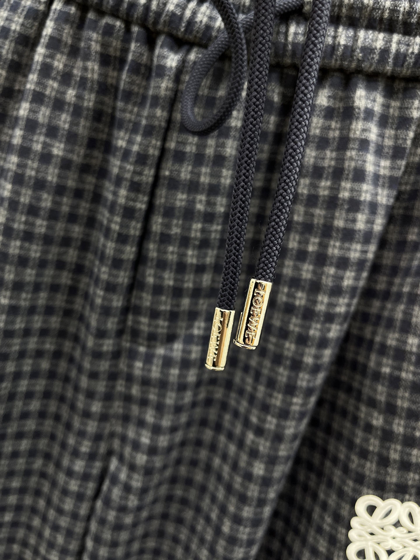 罗意威🔥🔥秋冬拉绒新款休闲裤，采用优质亲肤毛呢绒面料，超级舒适，面料极好亲肤舒适，整体轮廓版型设计完美，