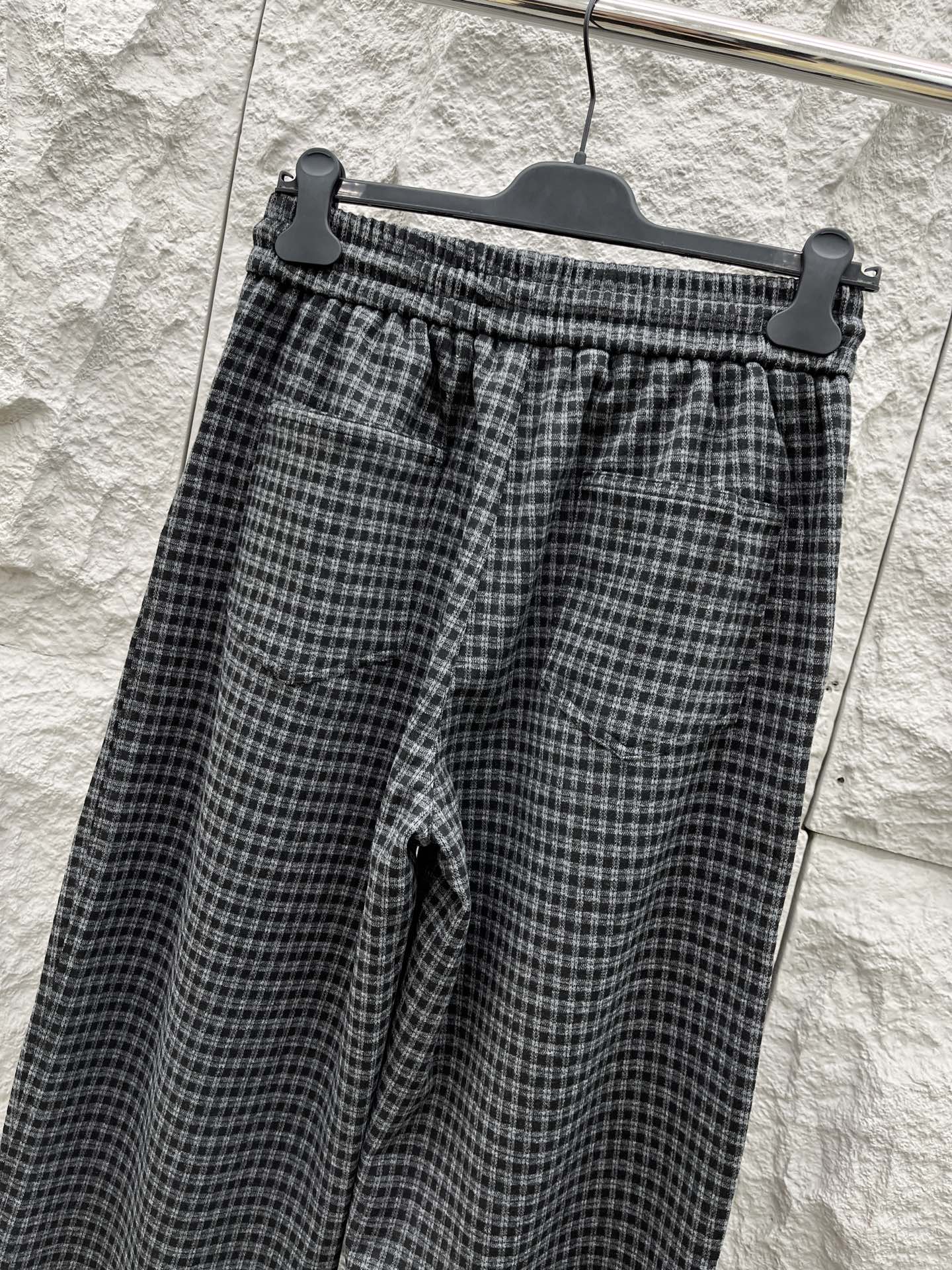 罗意威🔥🔥秋冬拉绒新款休闲裤，采用优质亲肤毛呢绒面料，超级舒适，面料极好亲肤舒适，整体轮廓版型设计完美，