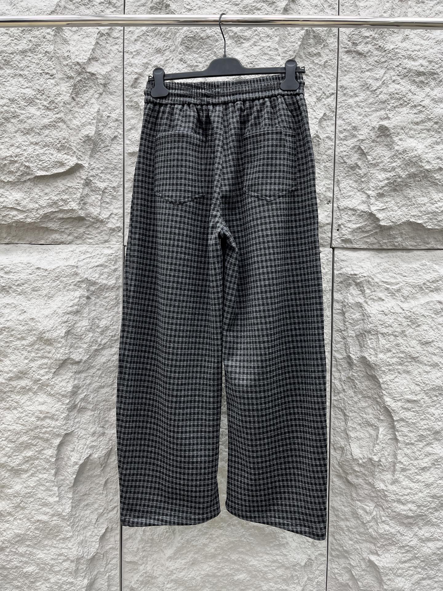 罗意威🔥🔥秋冬拉绒新款休闲裤，采用优质亲肤毛呢绒面料，超级舒适，面料极好亲肤舒适，整体轮廓版型设计完美，