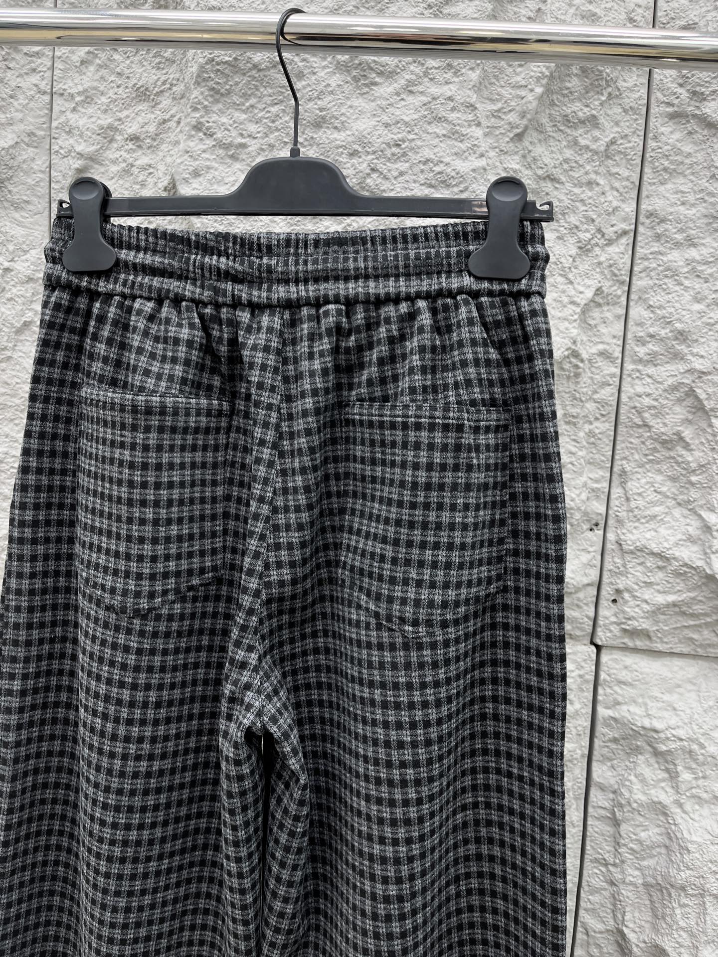 罗意威🔥🔥秋冬拉绒新款休闲裤，采用优质亲肤毛呢绒面料，超级舒适，面料极好亲肤舒适，整体轮廓版型设计完美，