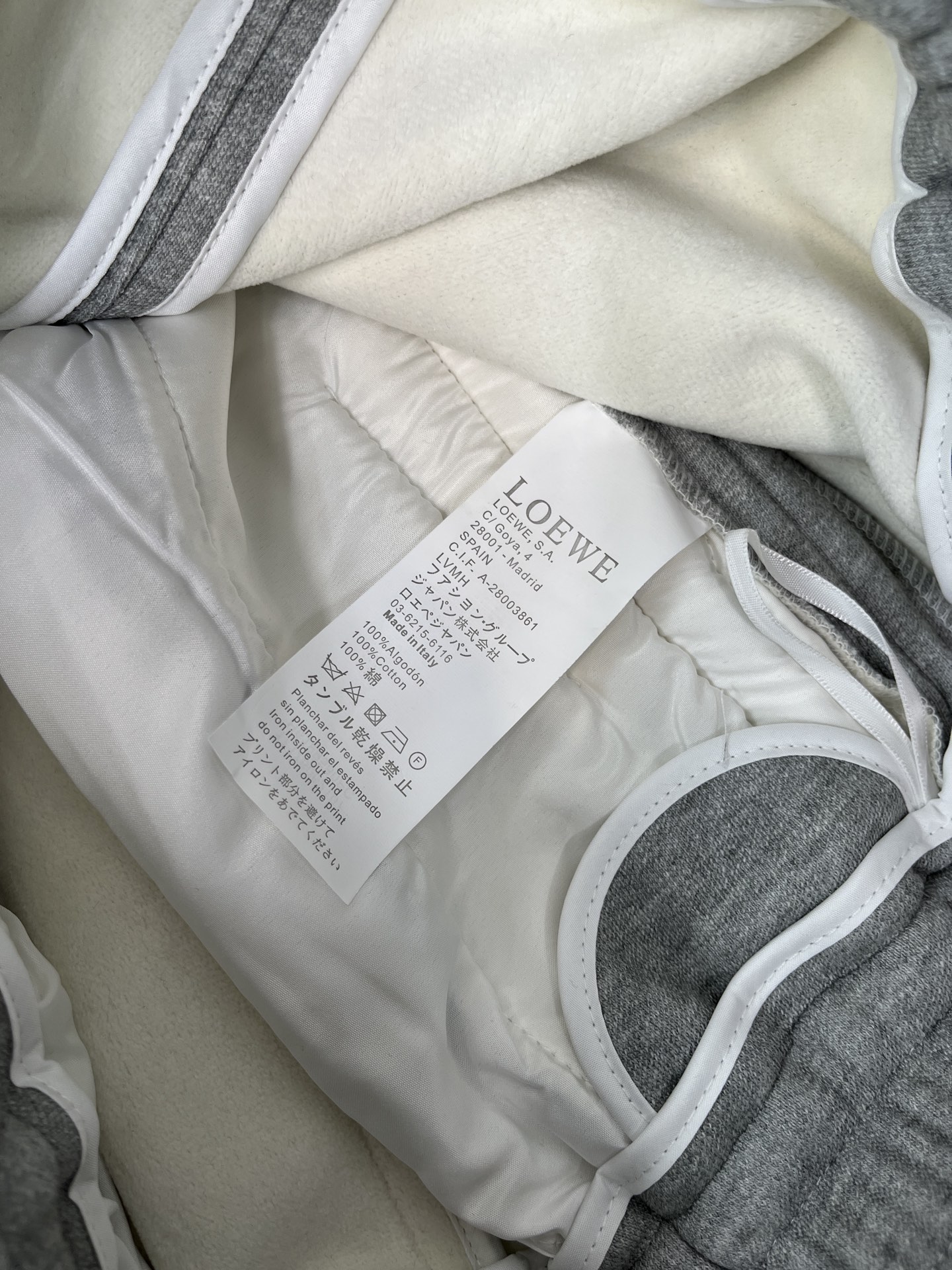 罗意威🔥🔥新款加绒加厚长裤，香港洋行渠道货，高级优质棉质面料，绒面内里，细腻柔软程度非同一般。金属标识增