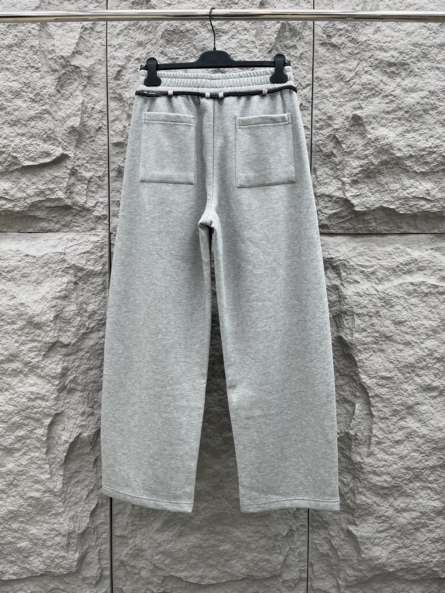 罗意威🔥🔥新款加绒加厚长裤，香港洋行渠道货，高级优质棉质面料，绒面内里，细腻柔软程度非同一般。金属标识增