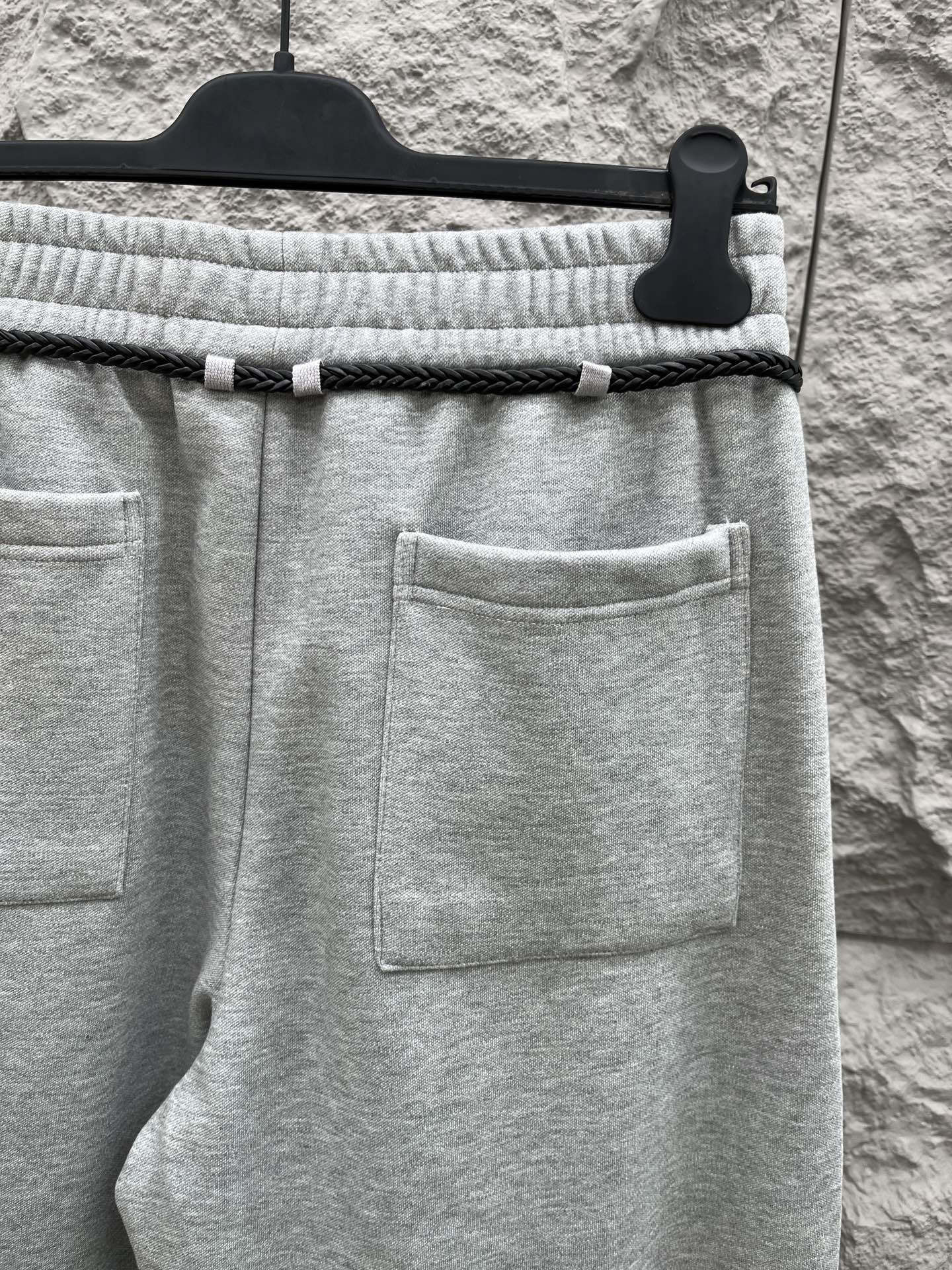 罗意威🔥🔥新款加绒加厚长裤，香港洋行渠道货，高级优质棉质面料，绒面内里，细腻柔软程度非同一般。金属标识增