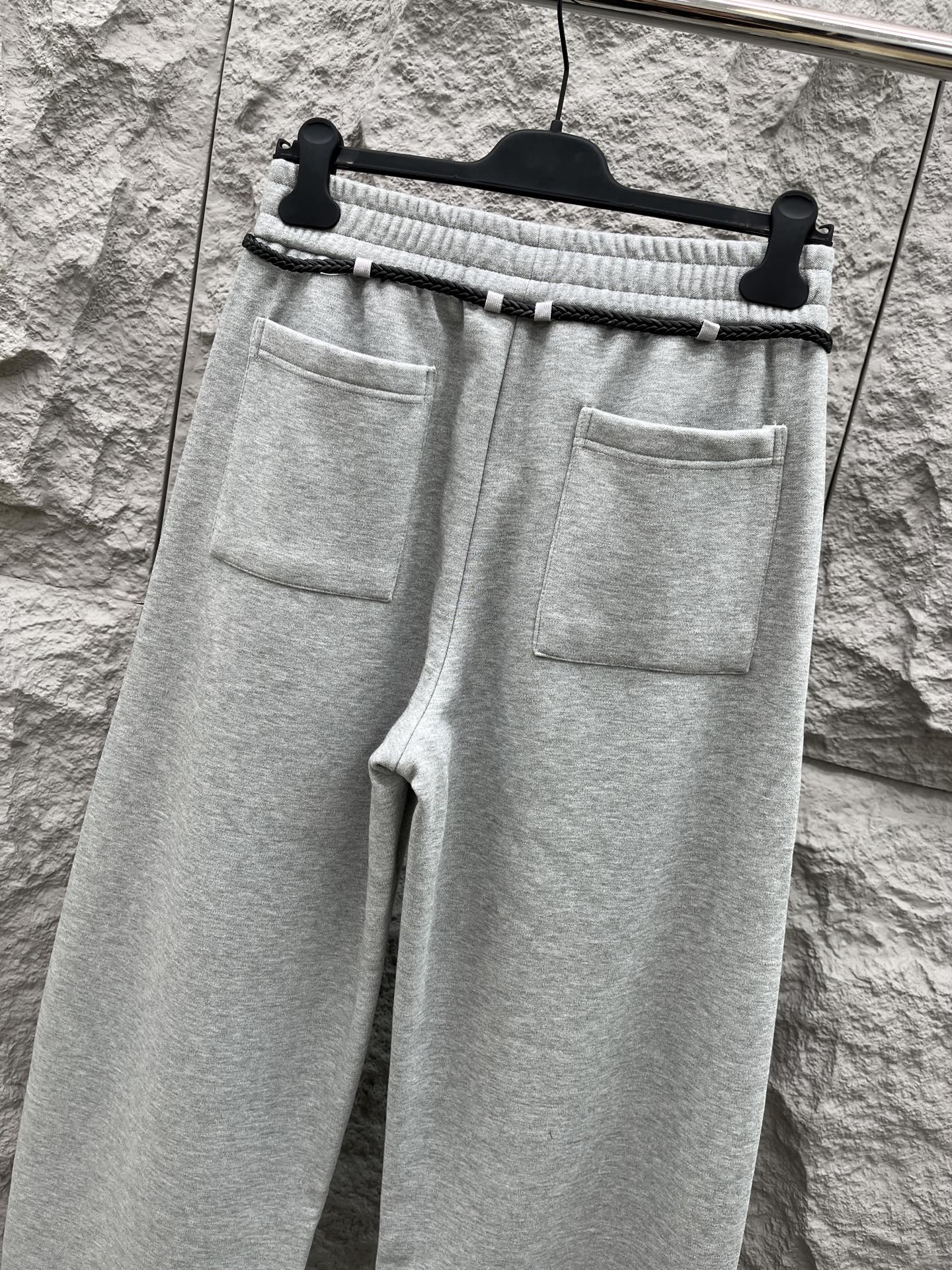 罗意威🔥🔥新款加绒加厚长裤，香港洋行渠道货，高级优质棉质面料，绒面内里，细腻柔软程度非同一般。金属标识增