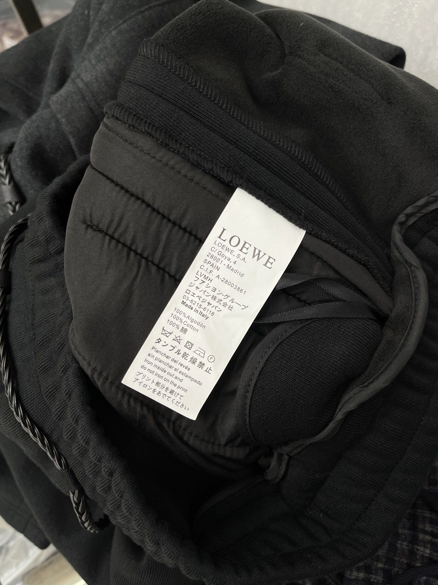 罗意威🔥🔥新款加绒加厚长裤，香港洋行渠道货，高级优质棉质面料，绒面内里，细腻柔软程度非同一般。金属标识增