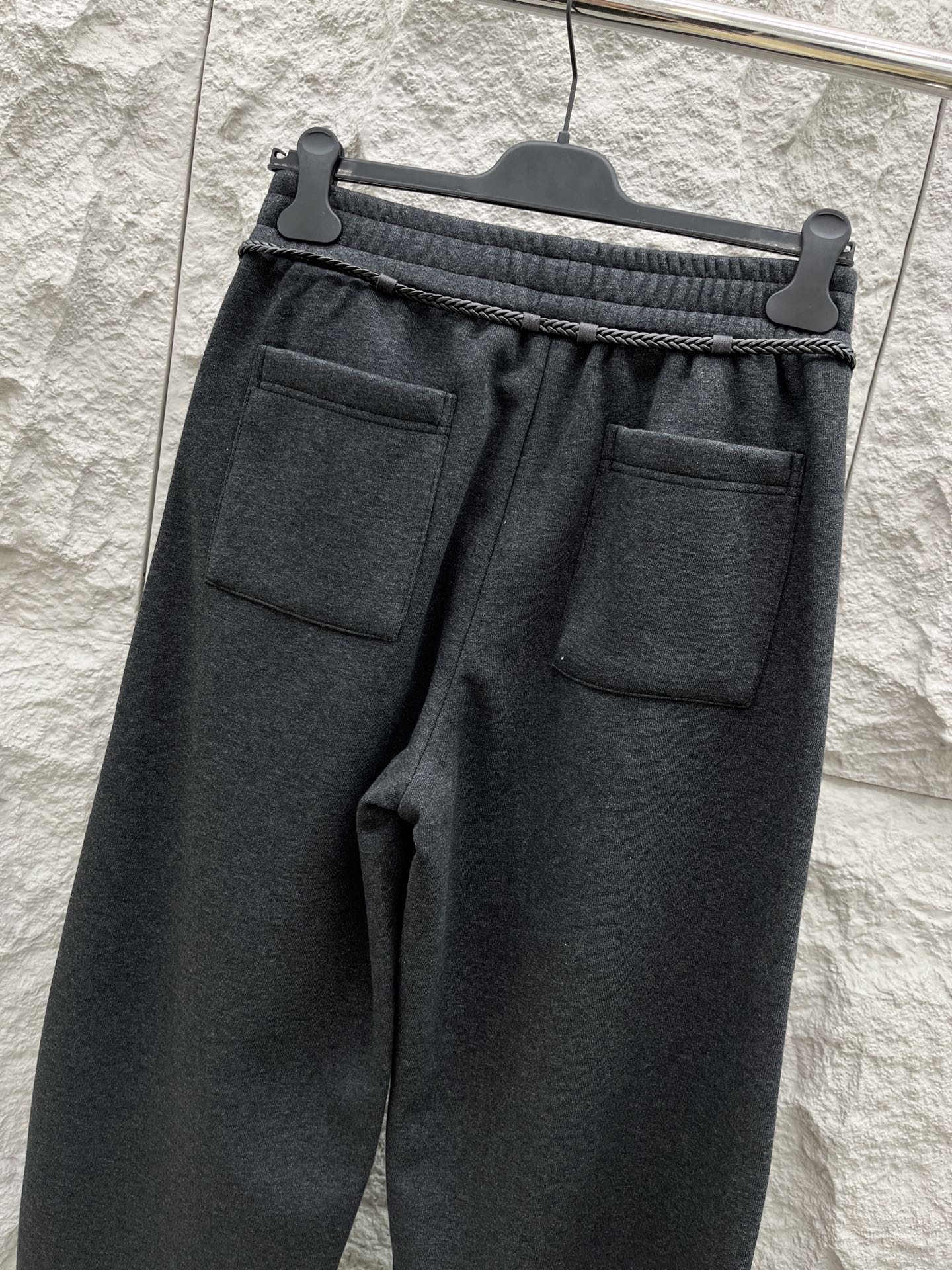 罗意威🔥🔥新款加绒加厚长裤，香港洋行渠道货，高级优质棉质面料，绒面内里，细腻柔软程度非同一般。金属标识增