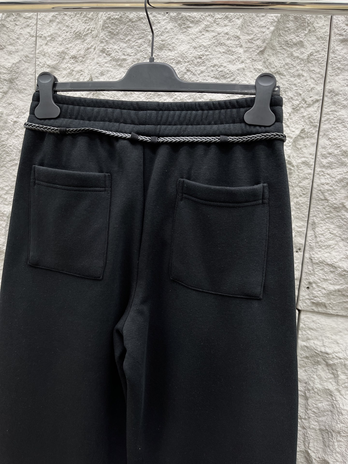 罗意威🔥🔥新款加绒加厚长裤，香港洋行渠道货，高级优质棉质面料，绒面内里，细腻柔软程度非同一般。金属标识增